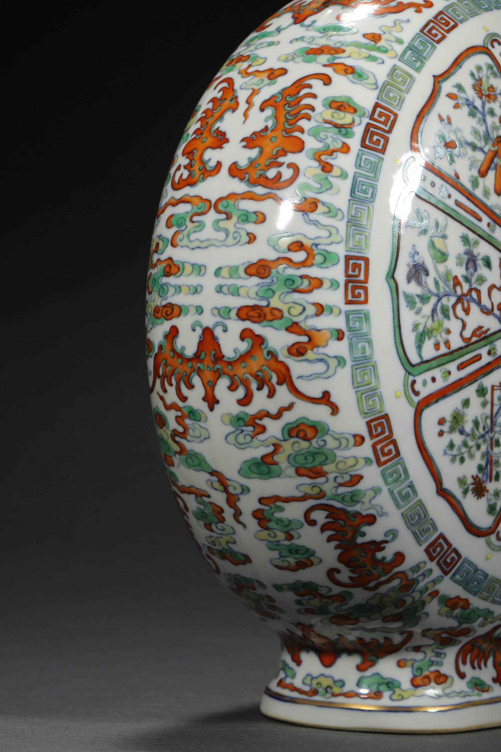 Doucai Glaze Babao Longevity Moonflask - 8