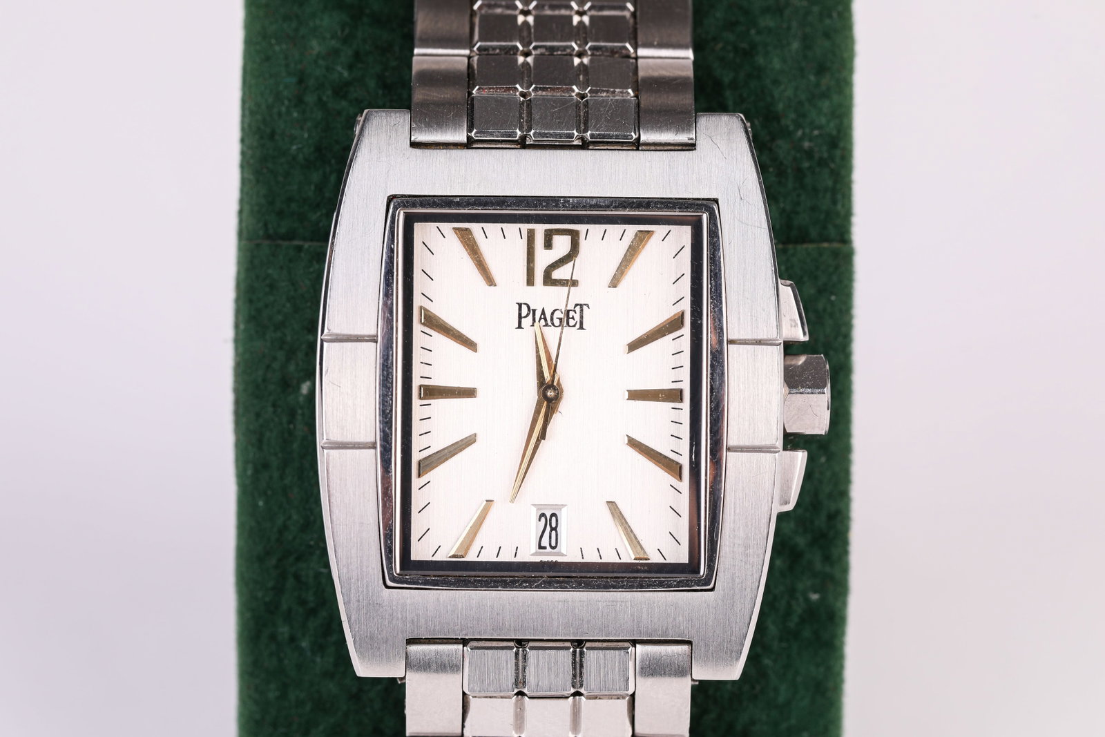 A PIAGET MECHANICAL WRISTWATCH - 2