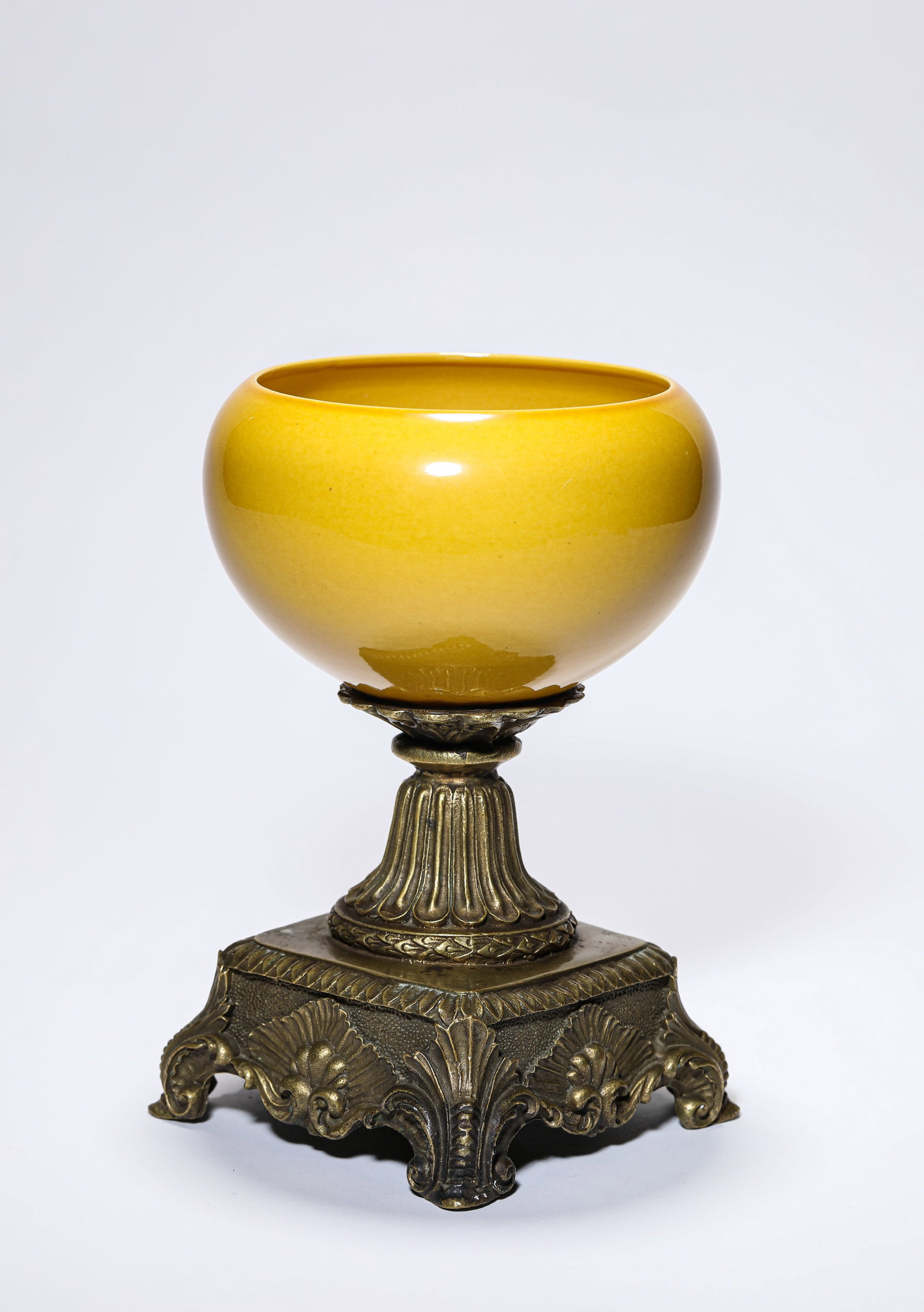 A YELLOW-GLAZED BOWL - 4