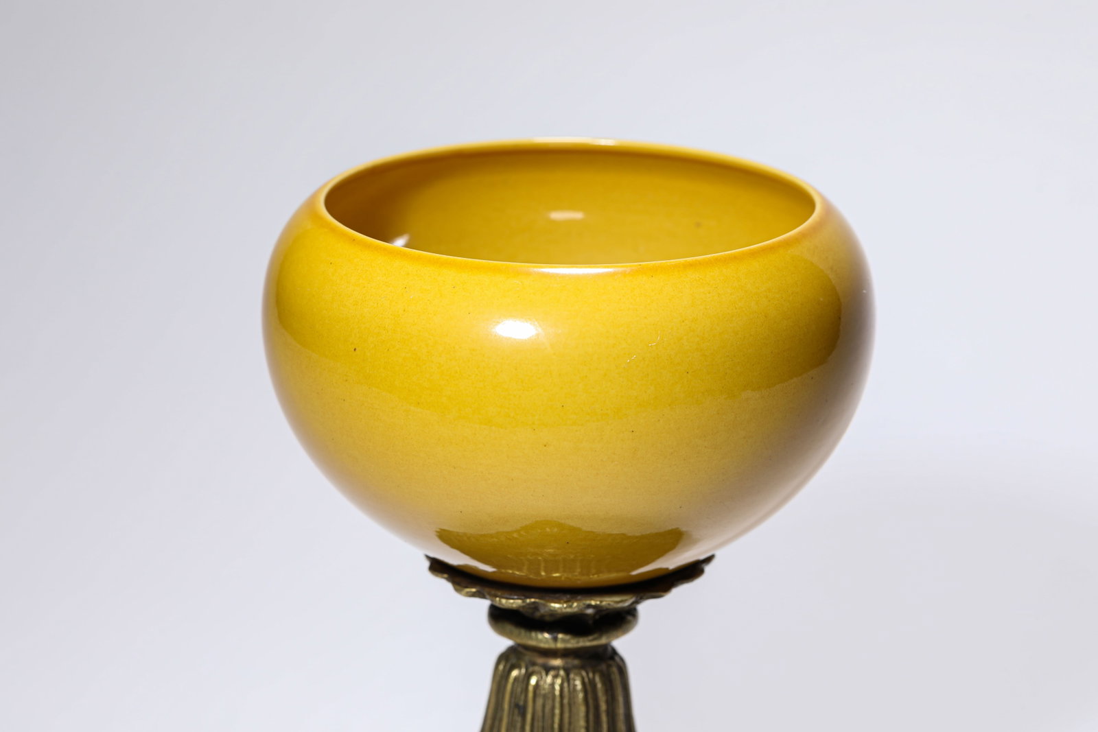 A YELLOW-GLAZED BOWL - 5