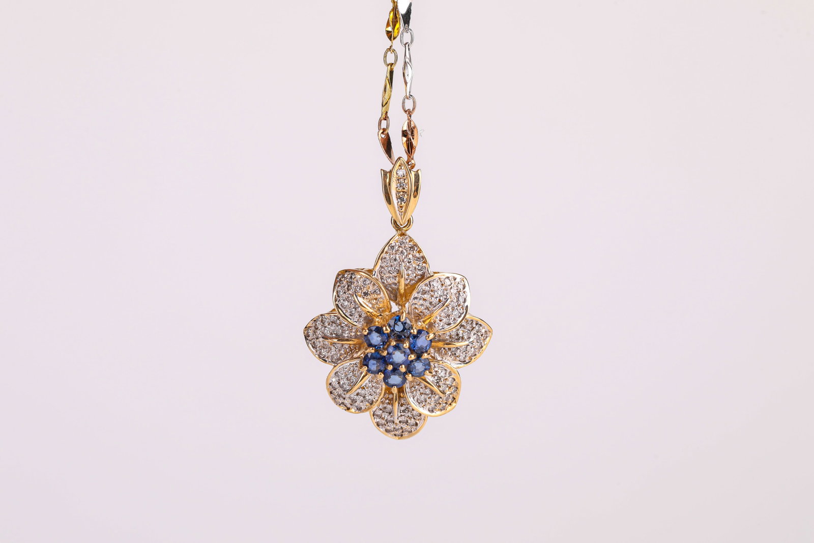 A GOLD AND GEMSTONE NECKLACE - 2