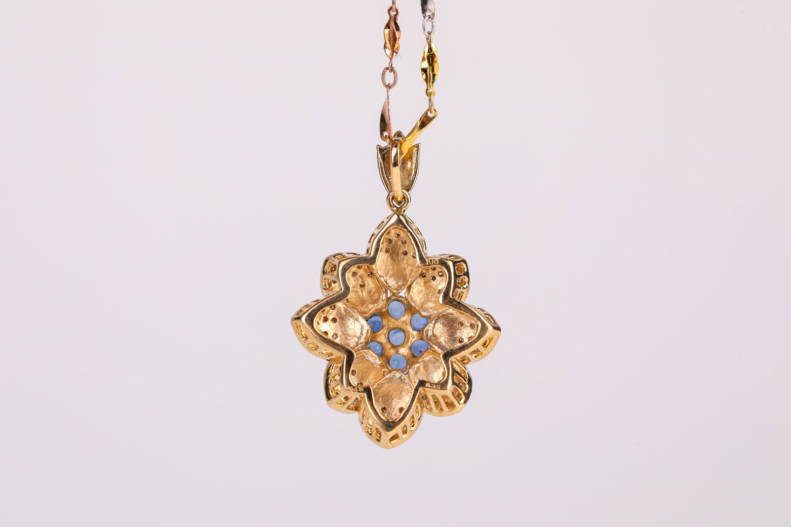 A GOLD AND GEMSTONE NECKLACE - 3