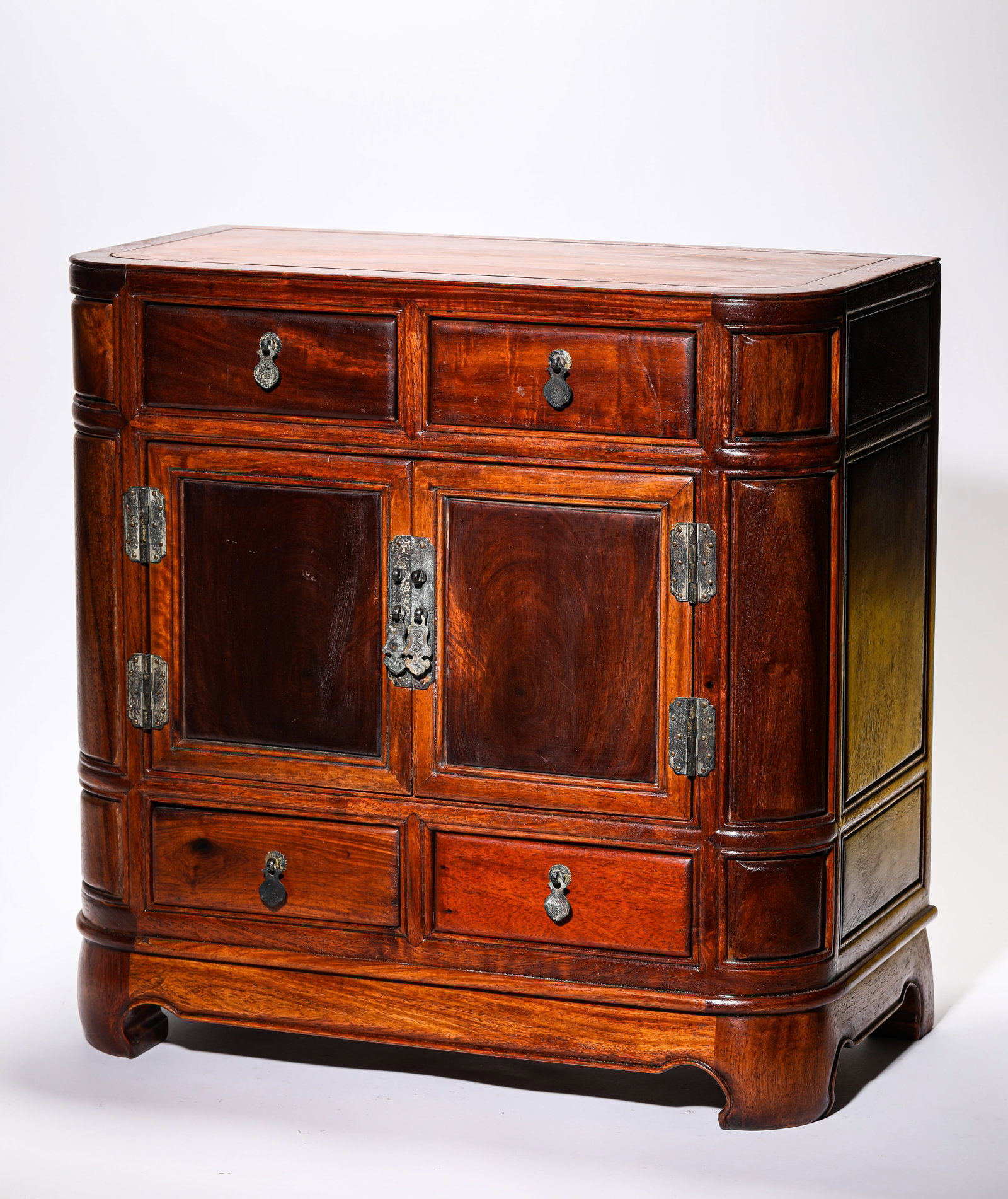 A WOOD CABINET - 5
