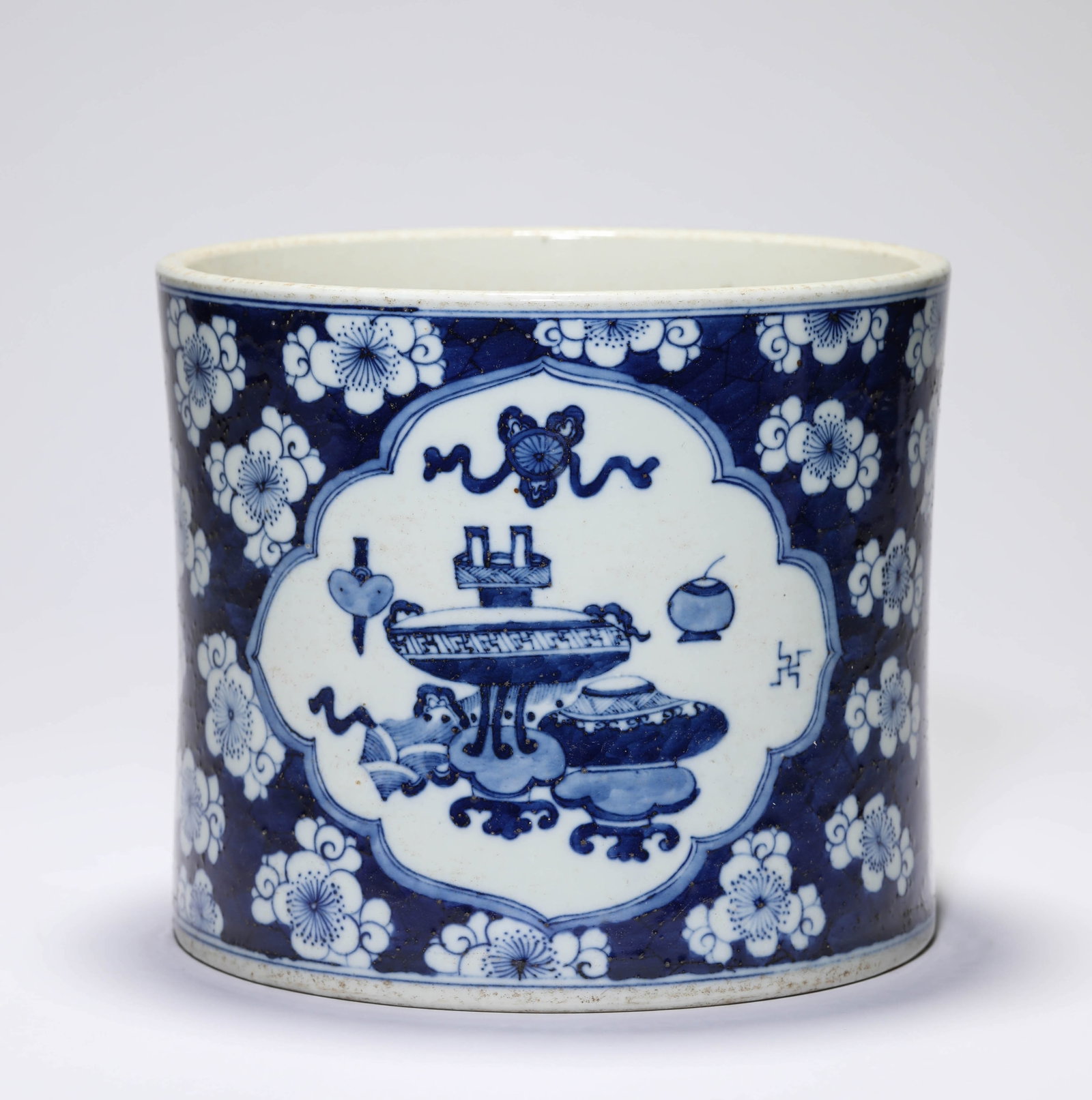 A BLUE AND WHITE ?FLORAL RESERVES? BRUSH POT: A BLUE AND WHITE ?FLORAL RESERVES? BRUSH POT Description: Dimensions: Width: 18.8 cm x Height: 16.5 cm. All measurements are approximate.