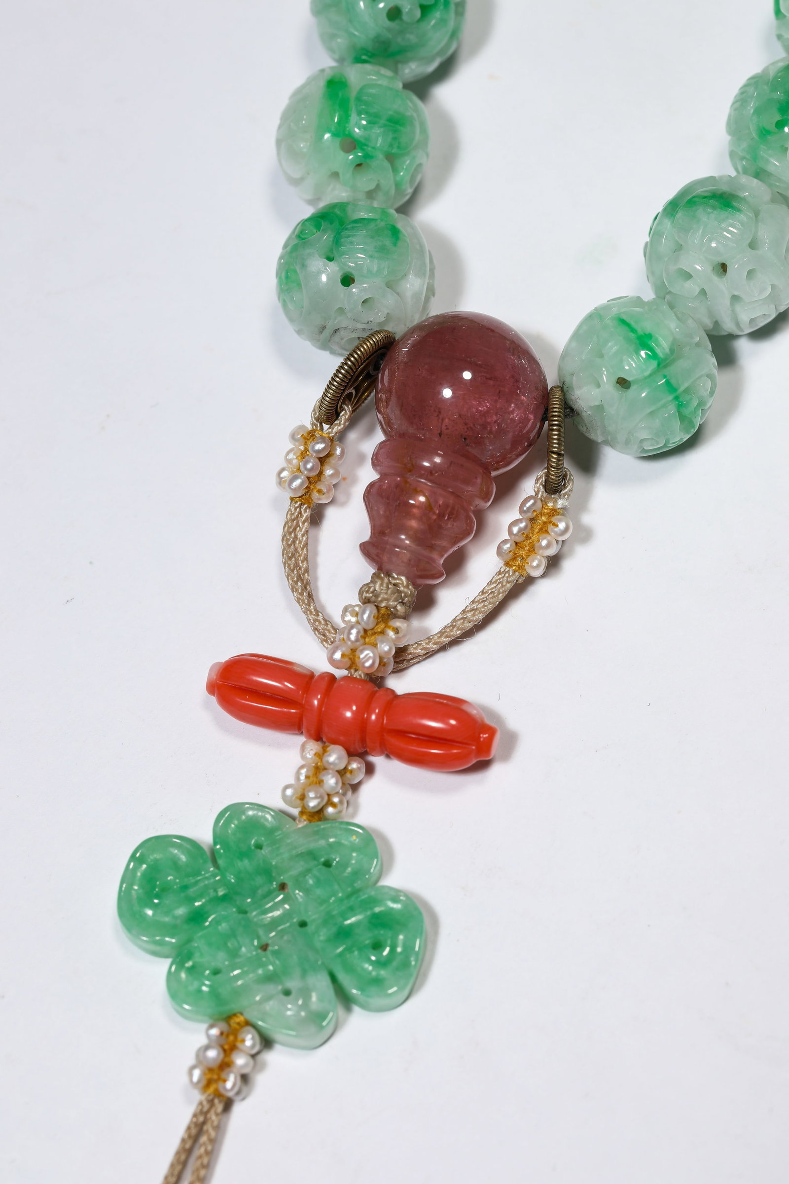 A JADEITE ?EIGHTEEN-BEAD? BRACELET - 3