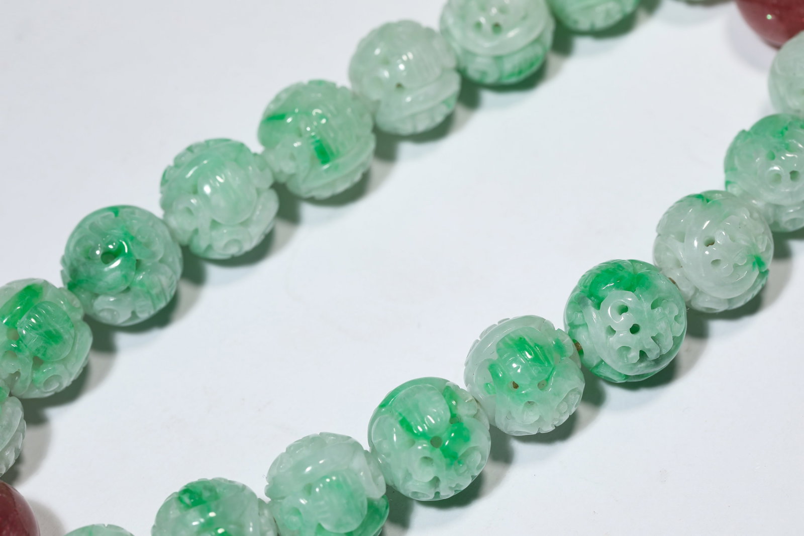 A JADEITE ?EIGHTEEN-BEAD? BRACELET - 5