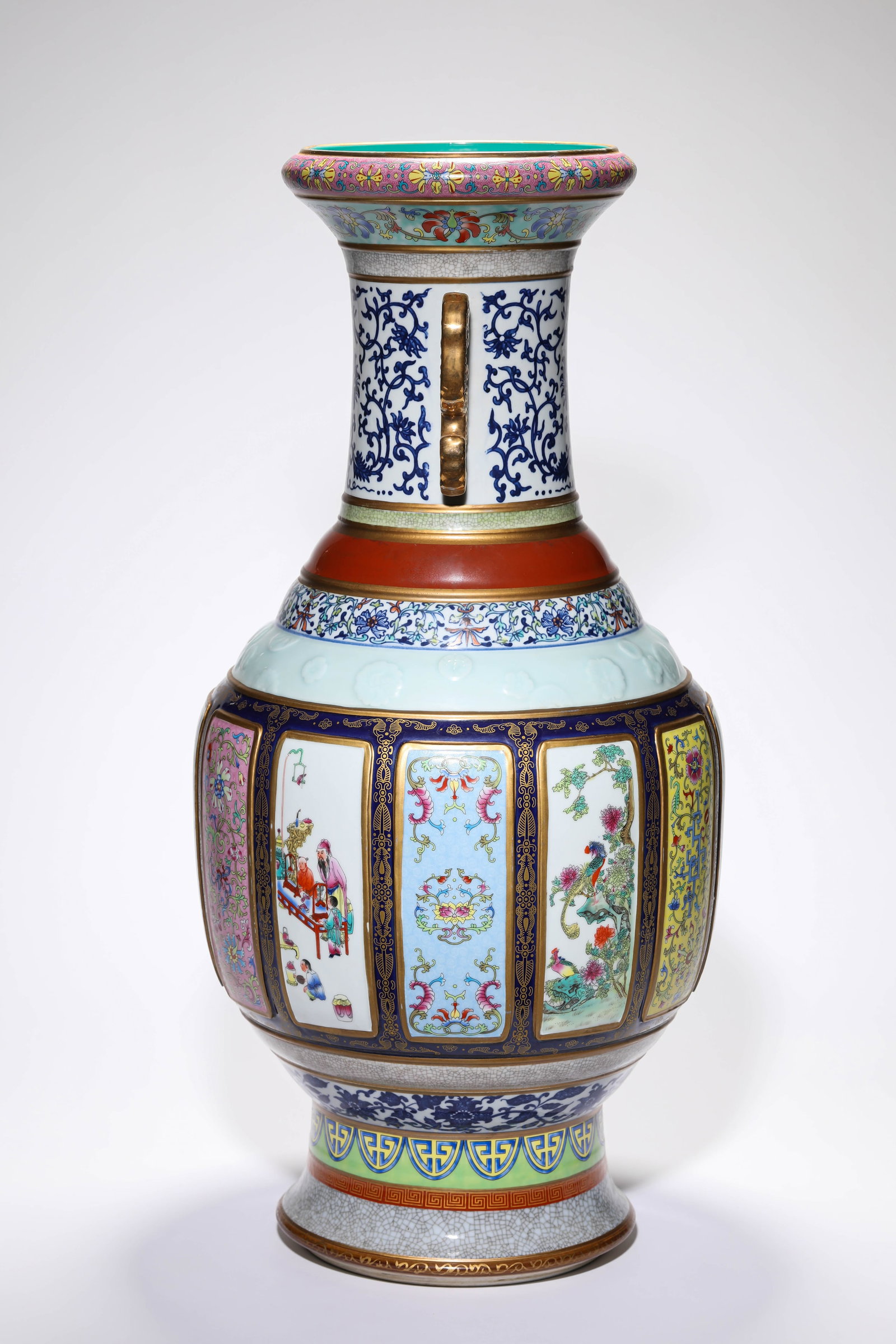 A ?PORCELAIN AGGREGATE? VASE - 2
