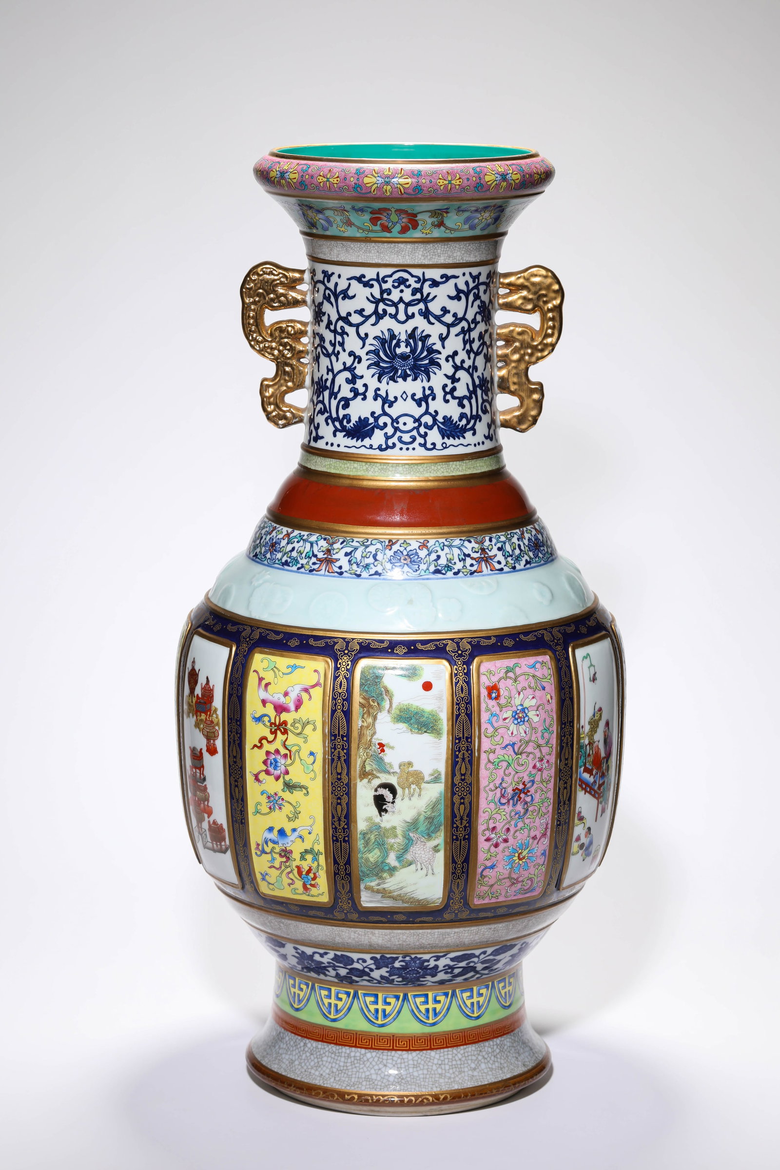 A ?PORCELAIN AGGREGATE? VASE - 3