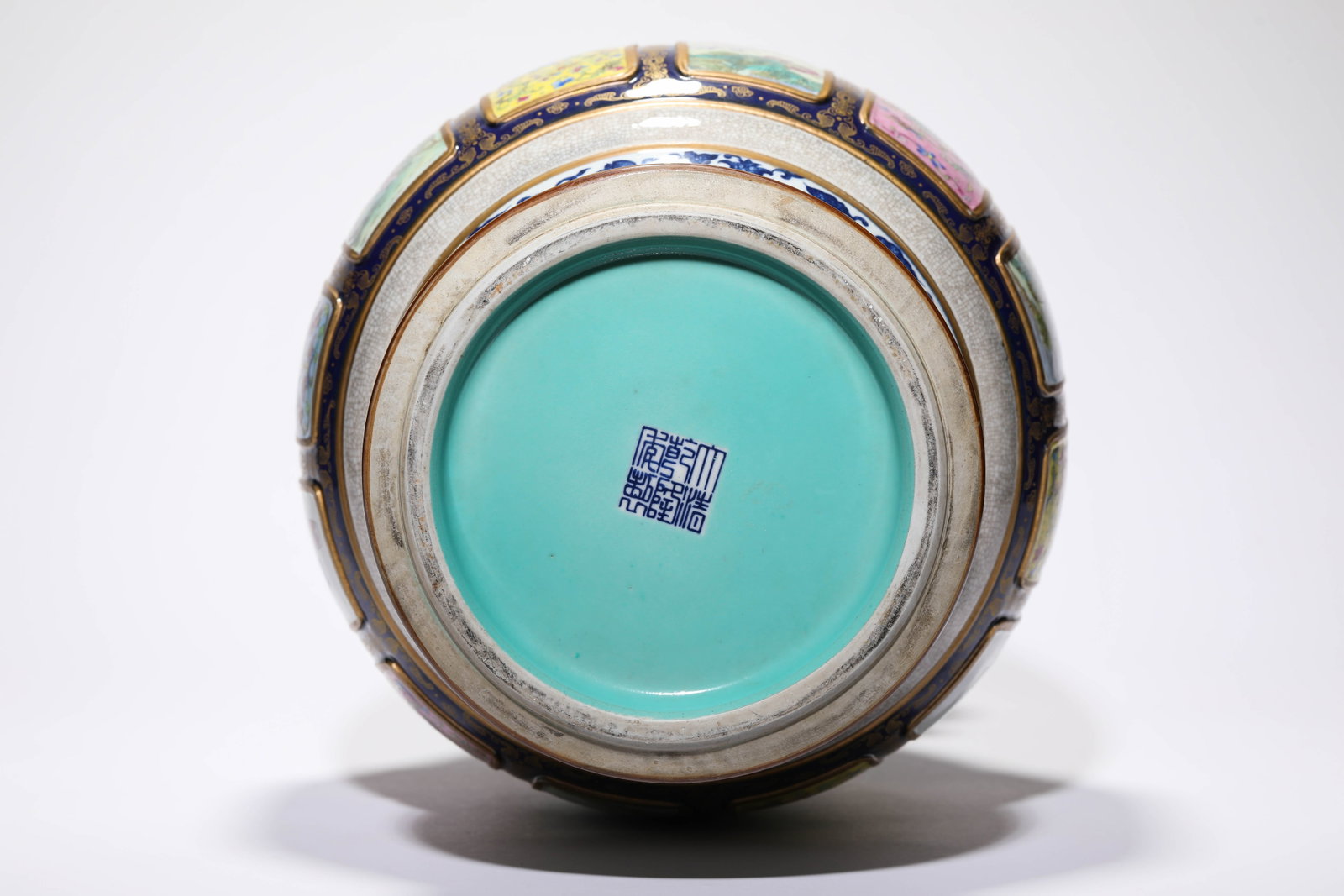 A ?PORCELAIN AGGREGATE? VASE - 5