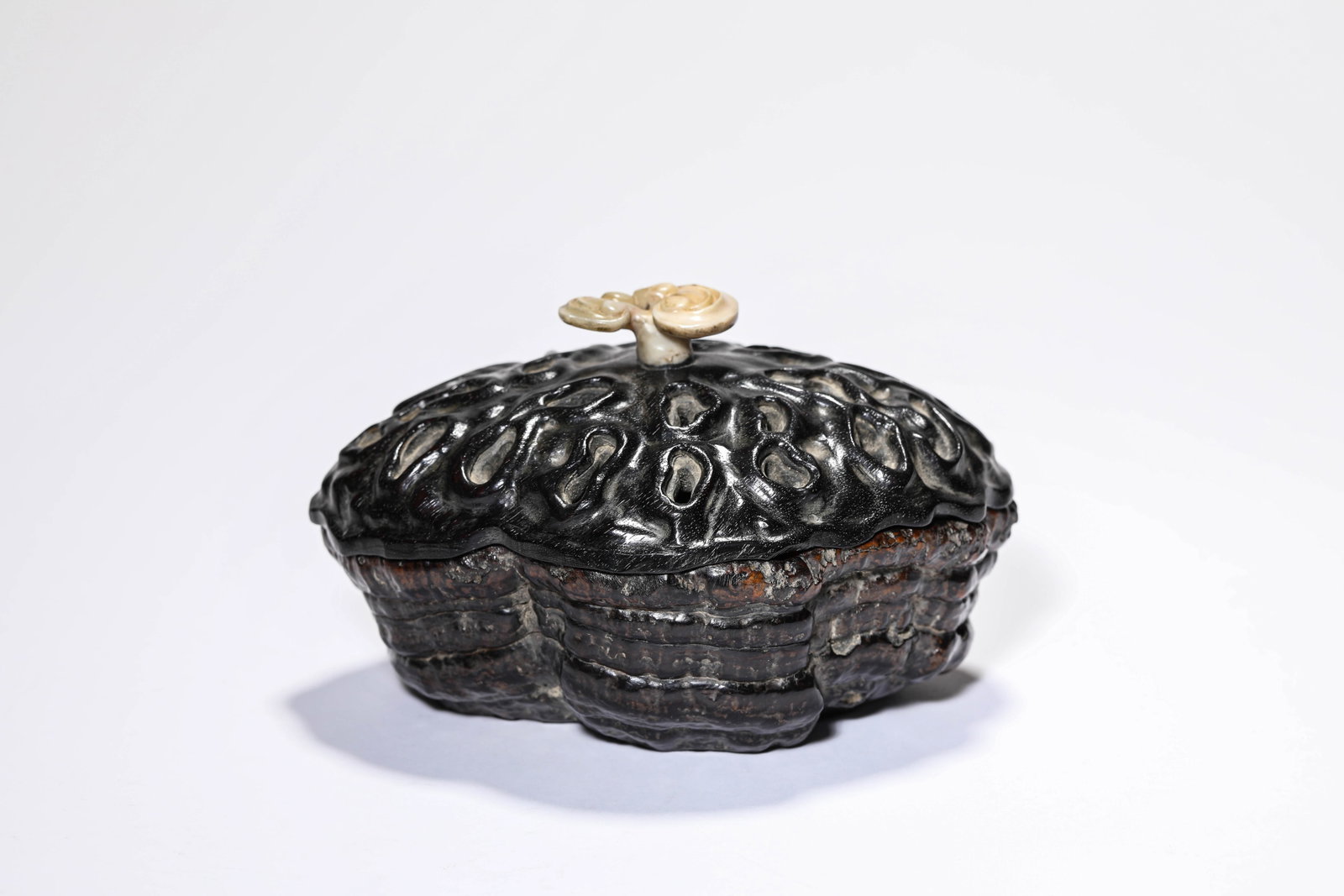 A WOOD ?CARVED LINGZHI? CENSER: A WOOD ?CARVED LINGZHI? CENSER Description: Dimensions: Length: 14.5 cm x Width: 10.8 cm x Height: 8.7 cm. All measurements are approximate.