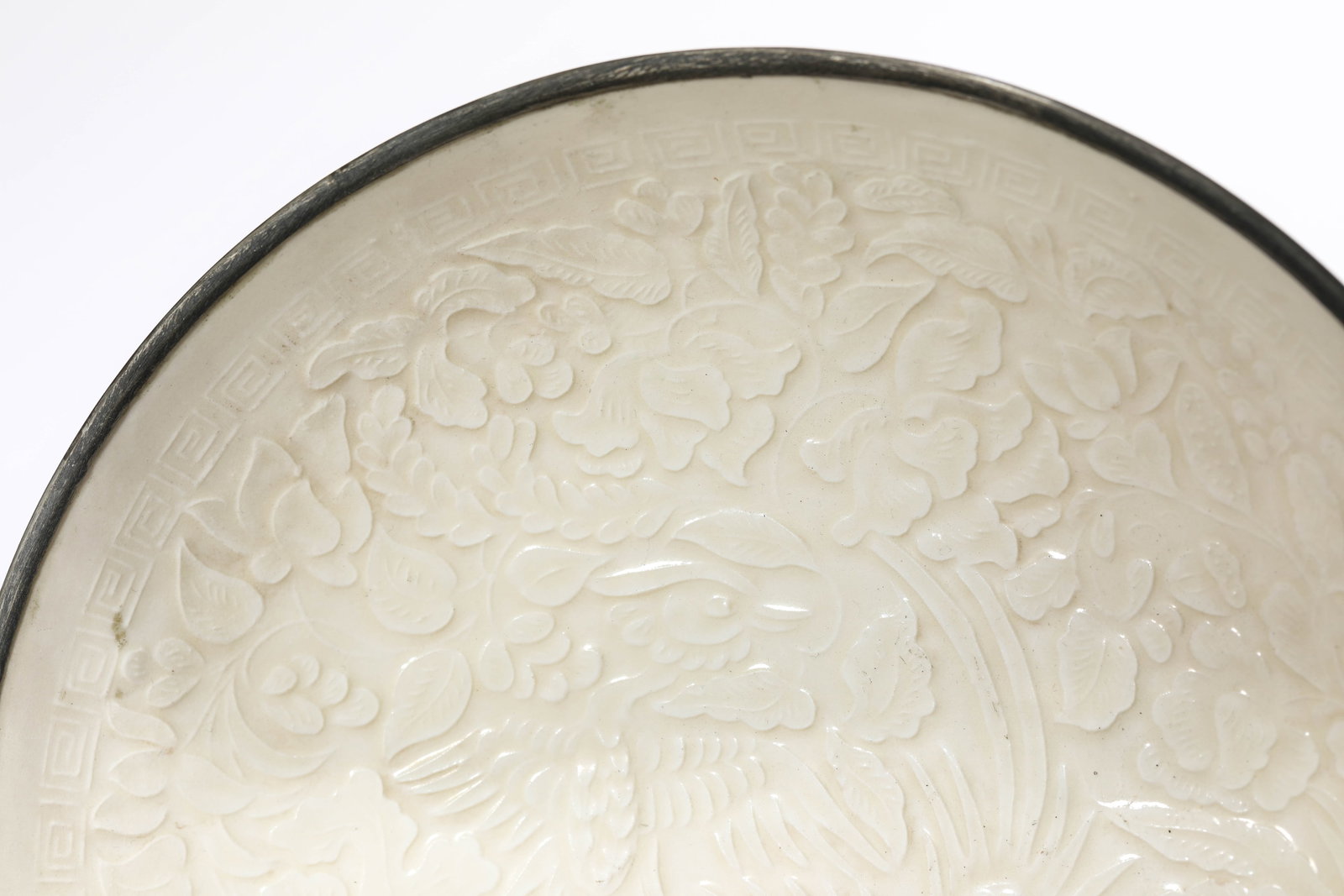 A DING-TYPE ?RIM-MOUNTED? ?DOUBLE PHOENIX AND FLORALS? DISH - 3