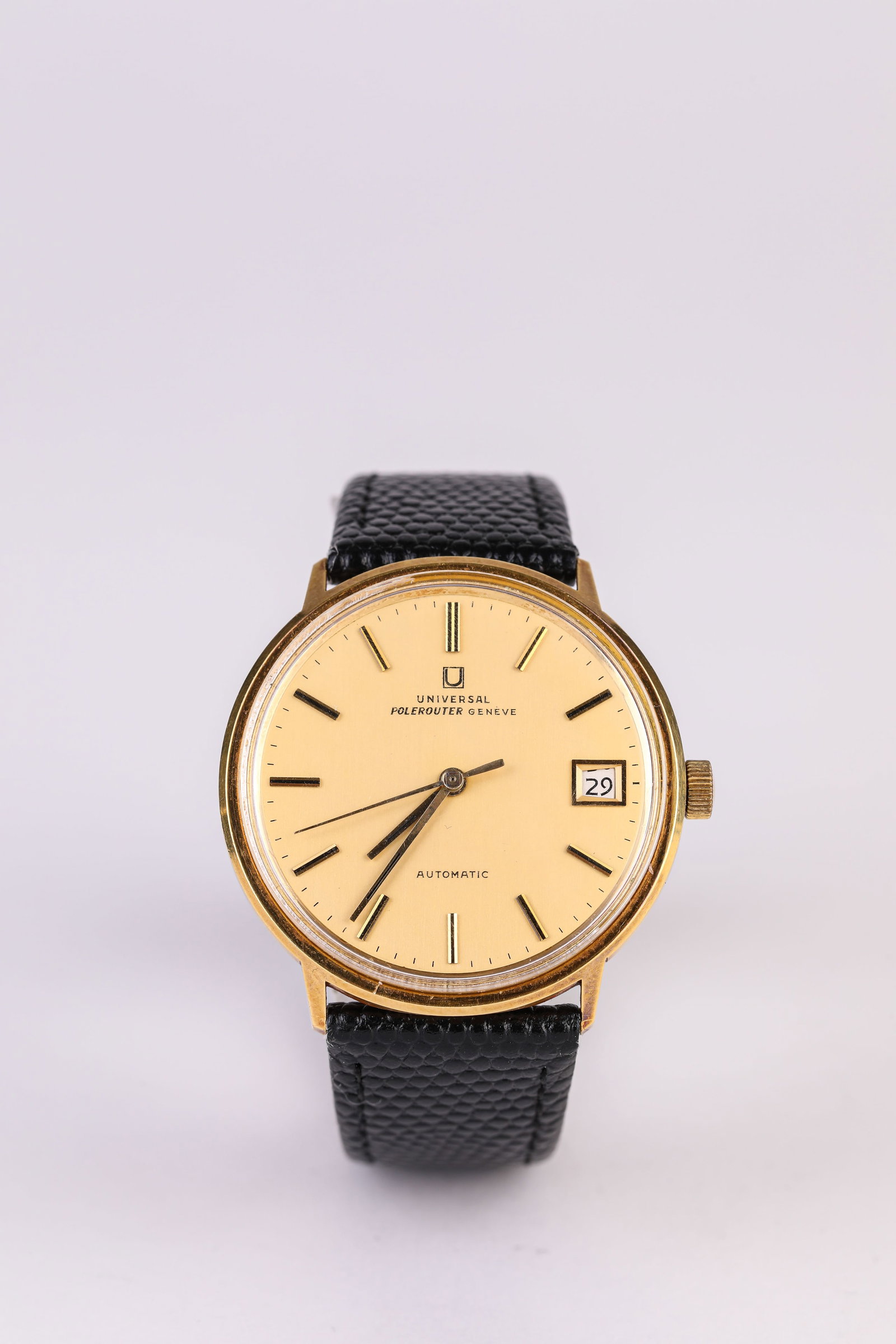 A UNIVERSAL GENŠVE GOLD MECHANICAL WRISTWATCH: A UNIVERSAL GENŠVE GOLD MECHANICAL WRISTWATCH Description: Dimensions: Width: 38 mm. All measurements are approximate.