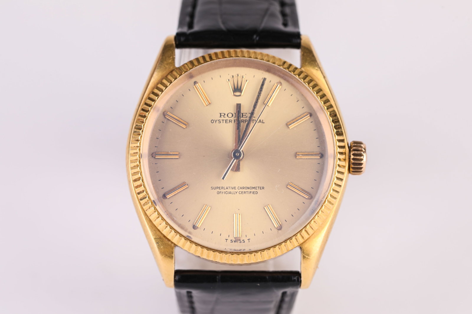 A ROLEX GOLD WRISTWATCH - 2