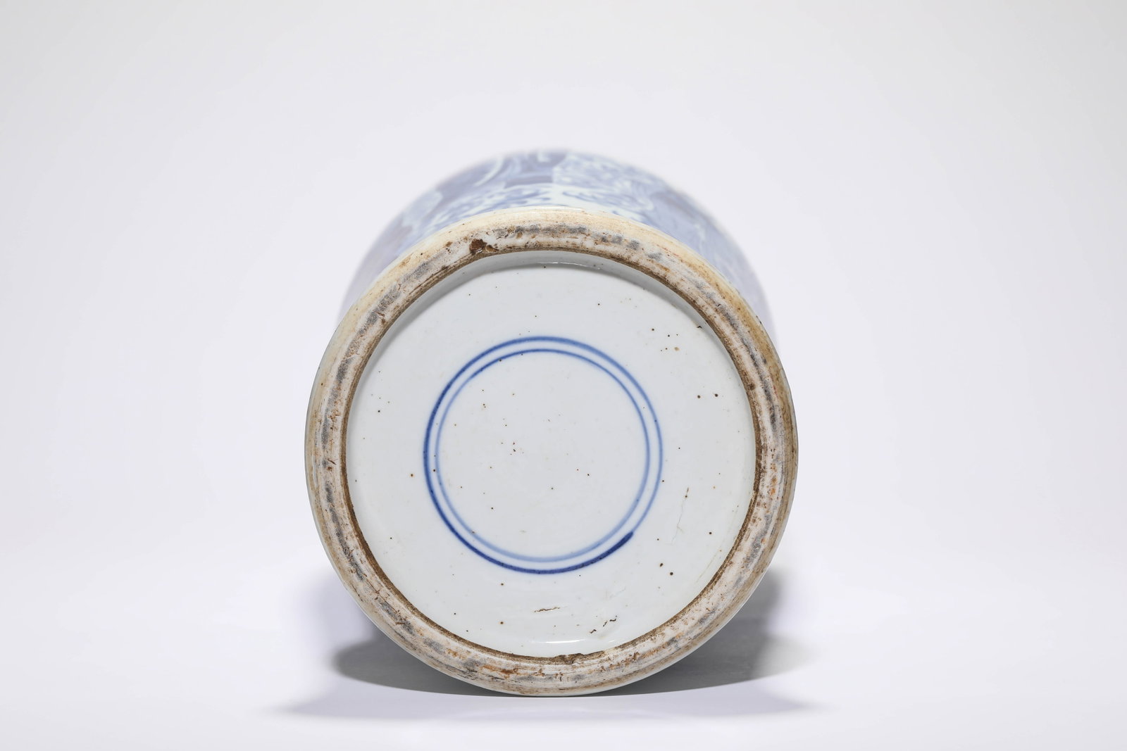 A BLUE AND WHITE ?FIGURAL? VASE - 4