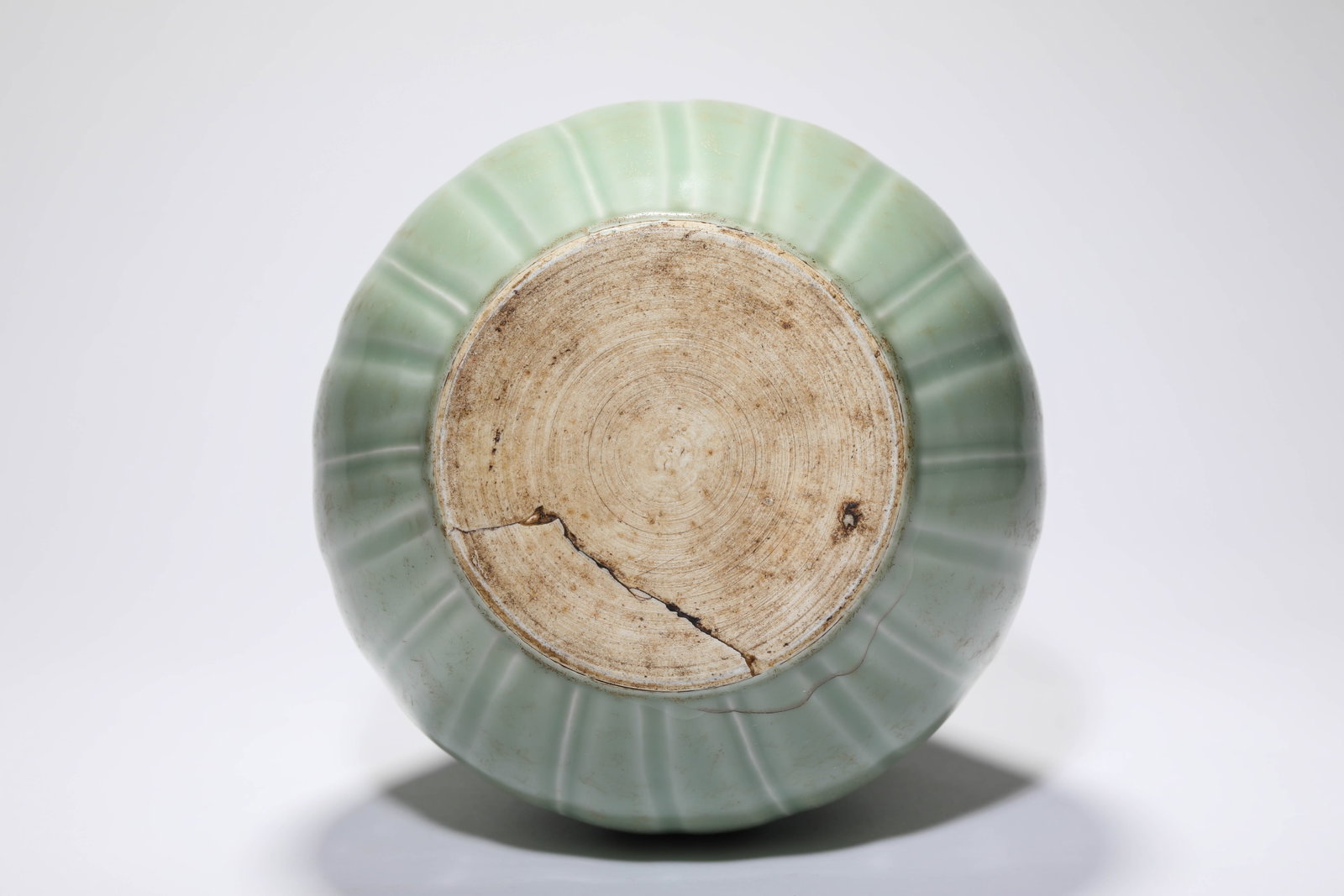 A BEAN-GREEN-GLAZED ?MELON-LOBED? VASE - 3