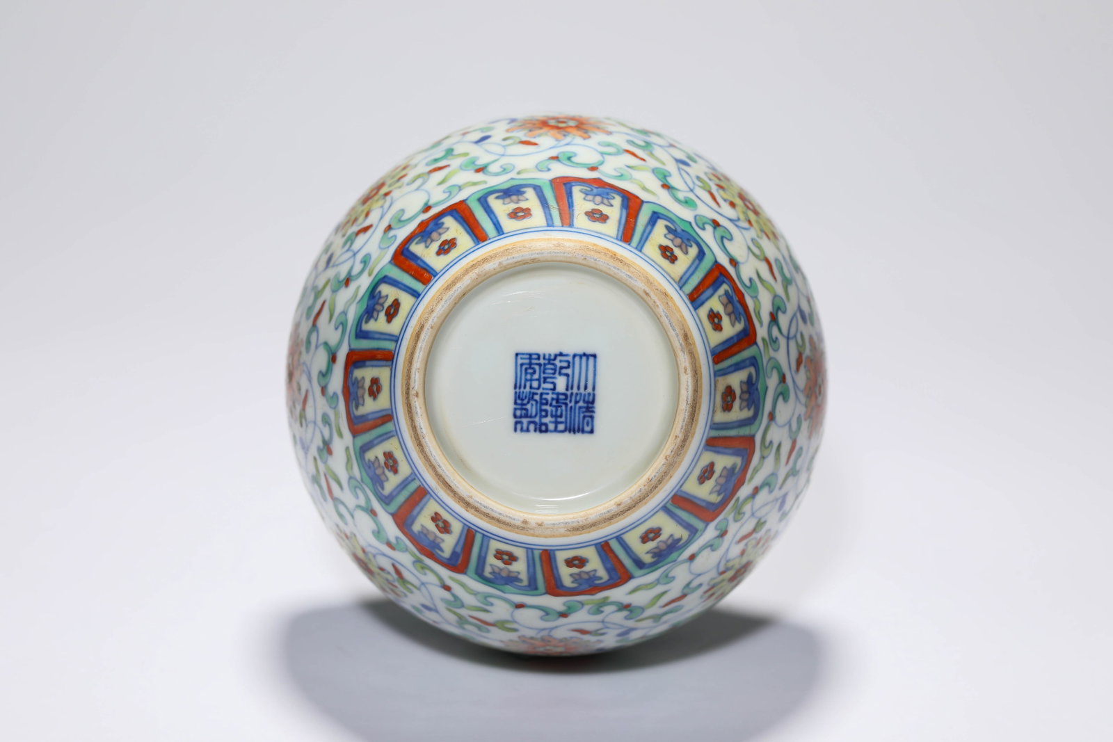 A DOUCAI ?EIGHT BUDDHIST EMBLEMS? VASE - 4