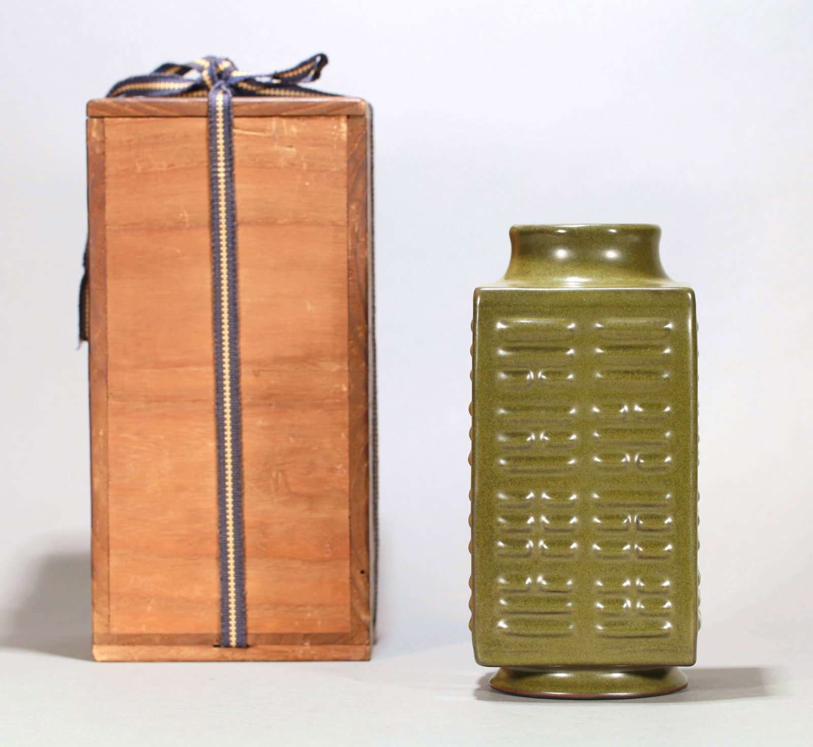 A TEA-DUST GLAZED CONG VASE WITH BAGUA MOTIFS: A TEA-DUST GLAZED CONG VASE WITH BAGUA MOTIFS Size:Height:22.5cm