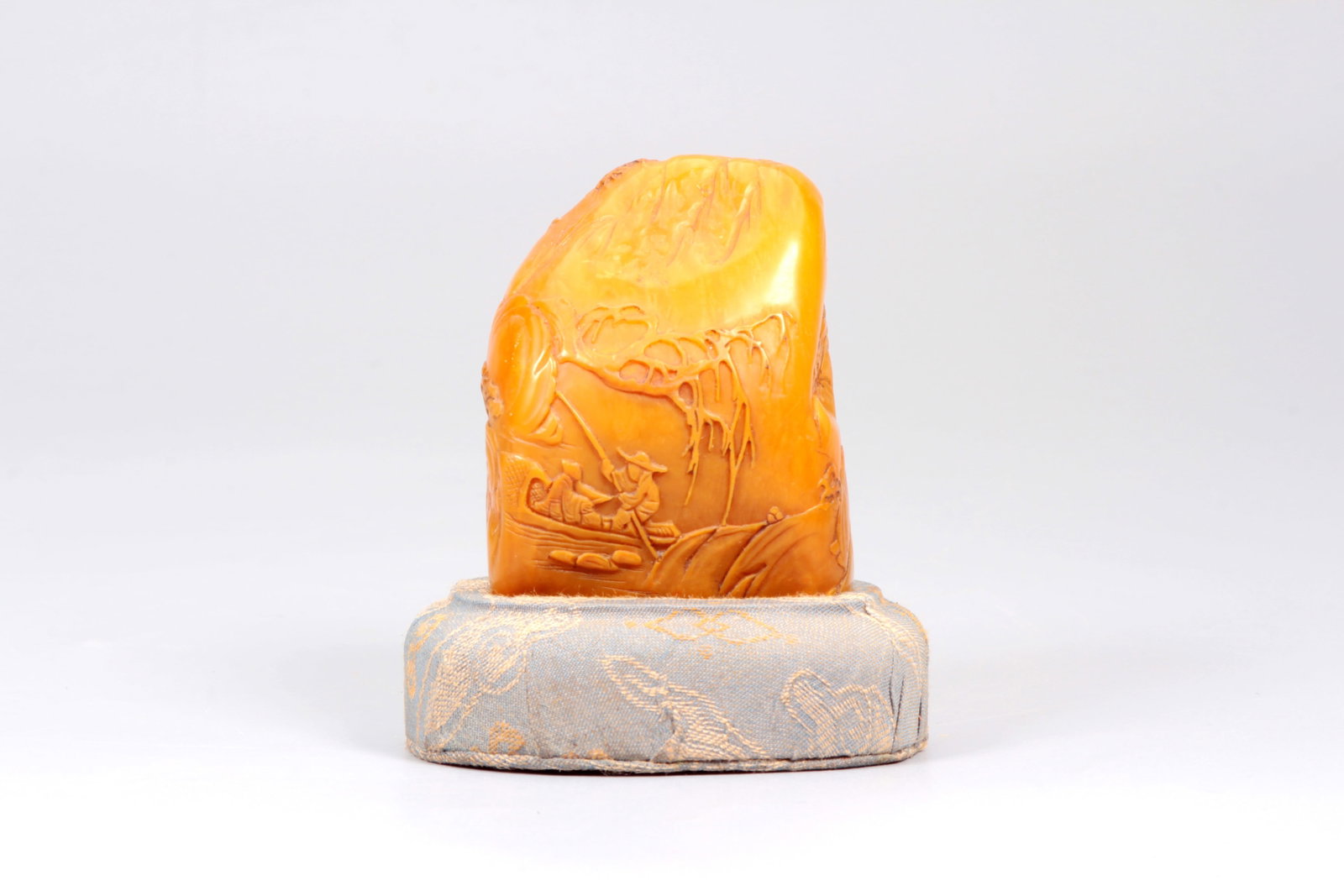 A SHOUSHAN TIANHUANG LANDSCAPE FIGURE BOULDER: A SHOUSHAN TIANHUANG LANDSCAPE FIGURE BOULDER Size:Height:6.3cm,Width:4.6cm,Length:3.5cm