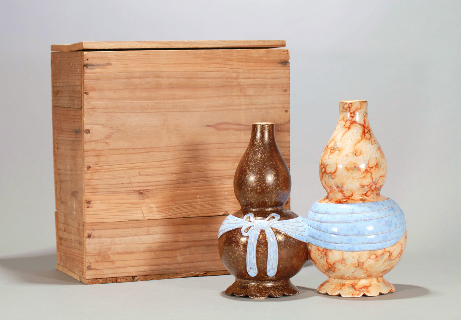A STONEWARE GLAZED DOUBLE-GOURD VASE WITH RIBBON HANDLES (1 of 10)