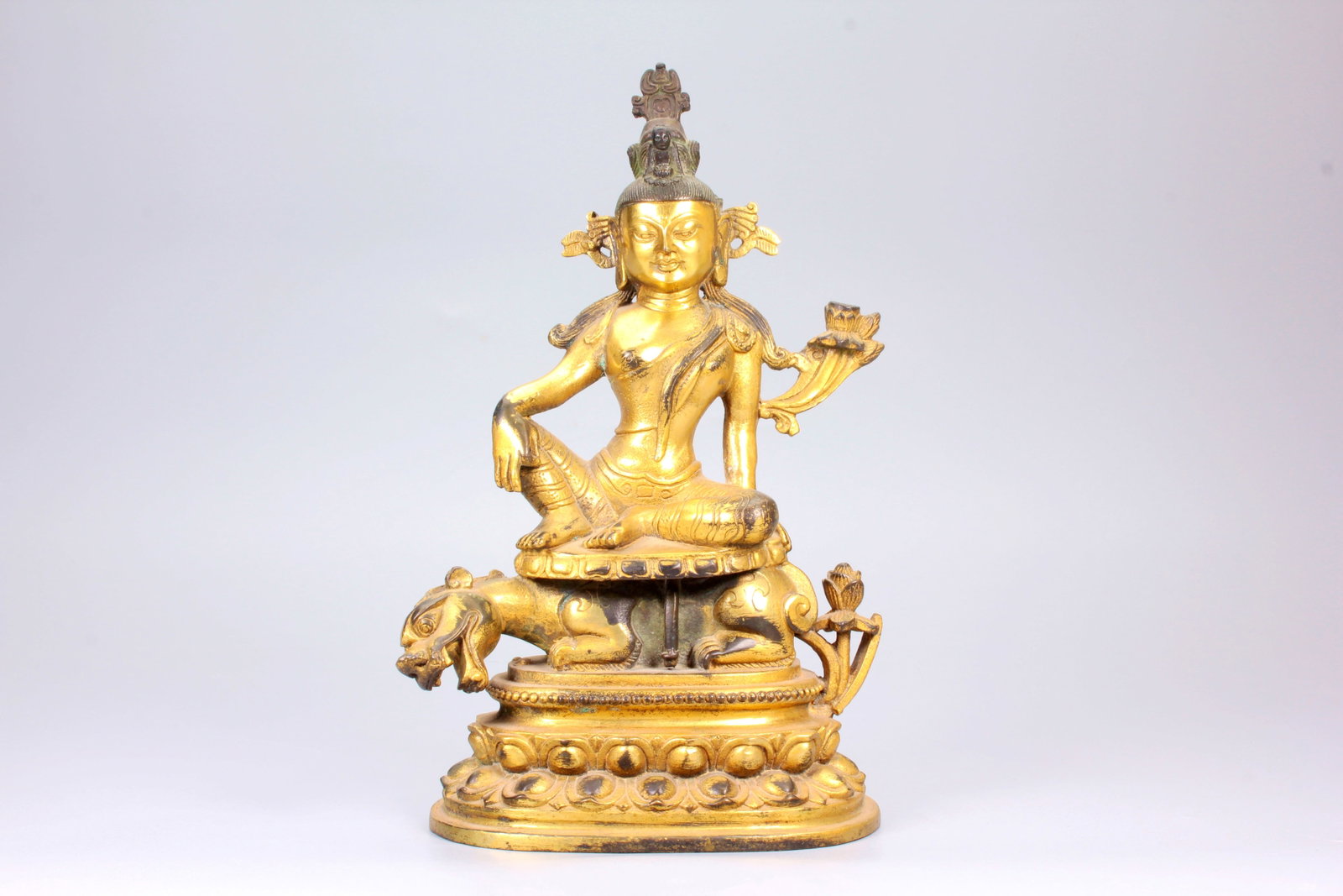 A GILT-BRONZE FIGURE OF MANJUSHRI: A GILT-BRONZE FIGURE OF MANJUSHRI Size:Height:20.5cm,Width:12cm;Weight:930grams