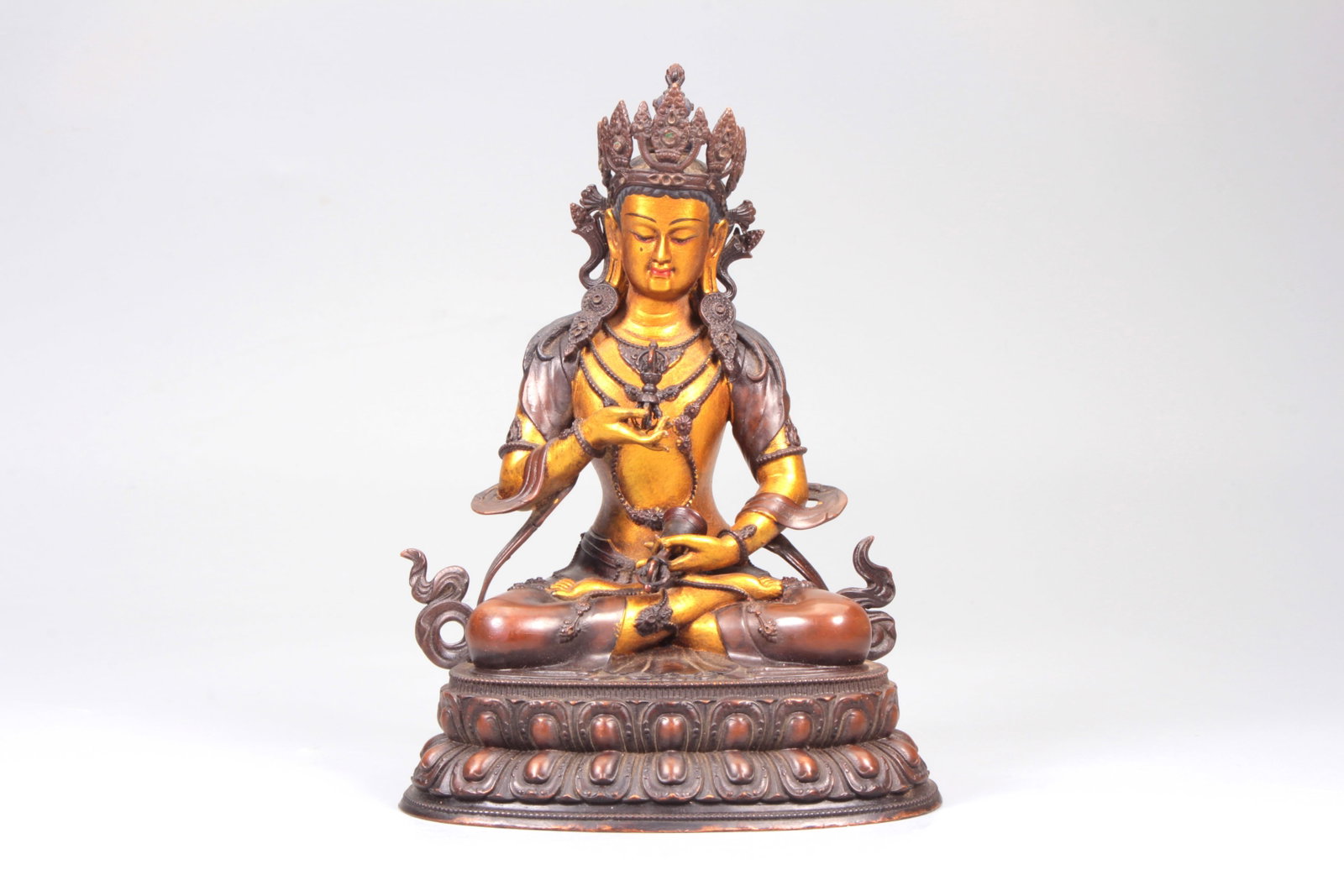 A GILT-BRONZE FIGURE OF VAJRASATTVA: A GILT-BRONZE FIGURE OF VAJRASATTVA Size:Height:15.5cm,Width:11.2cm;Weight:532grams
