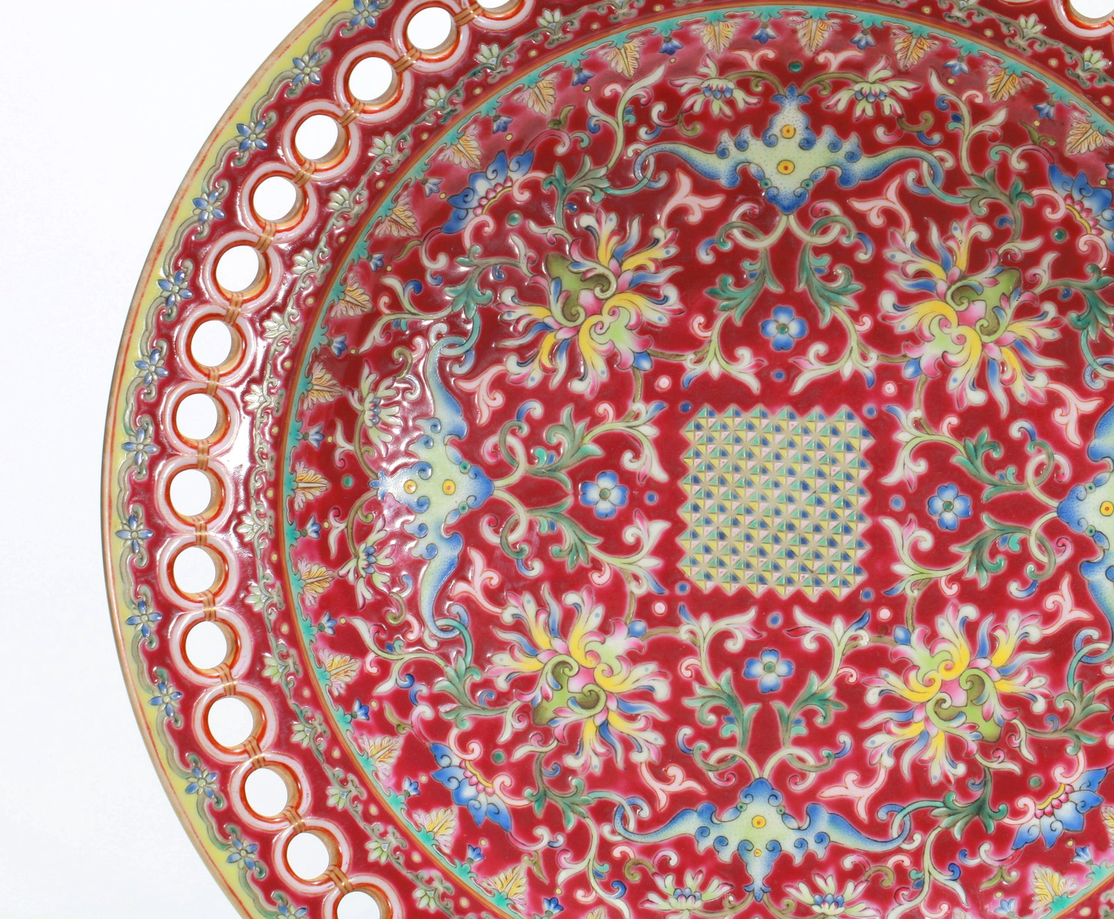 A LARGE ROUGE-GROUND OPENWORK PLATE WITH FLORAL SCROLLS - 4