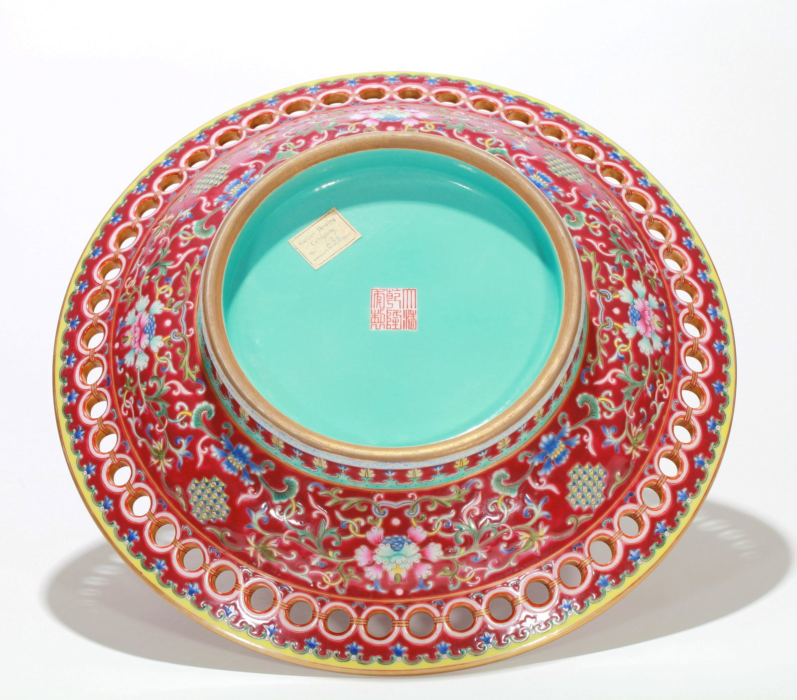 A LARGE ROUGE-GROUND OPENWORK PLATE WITH FLORAL SCROLLS - 5