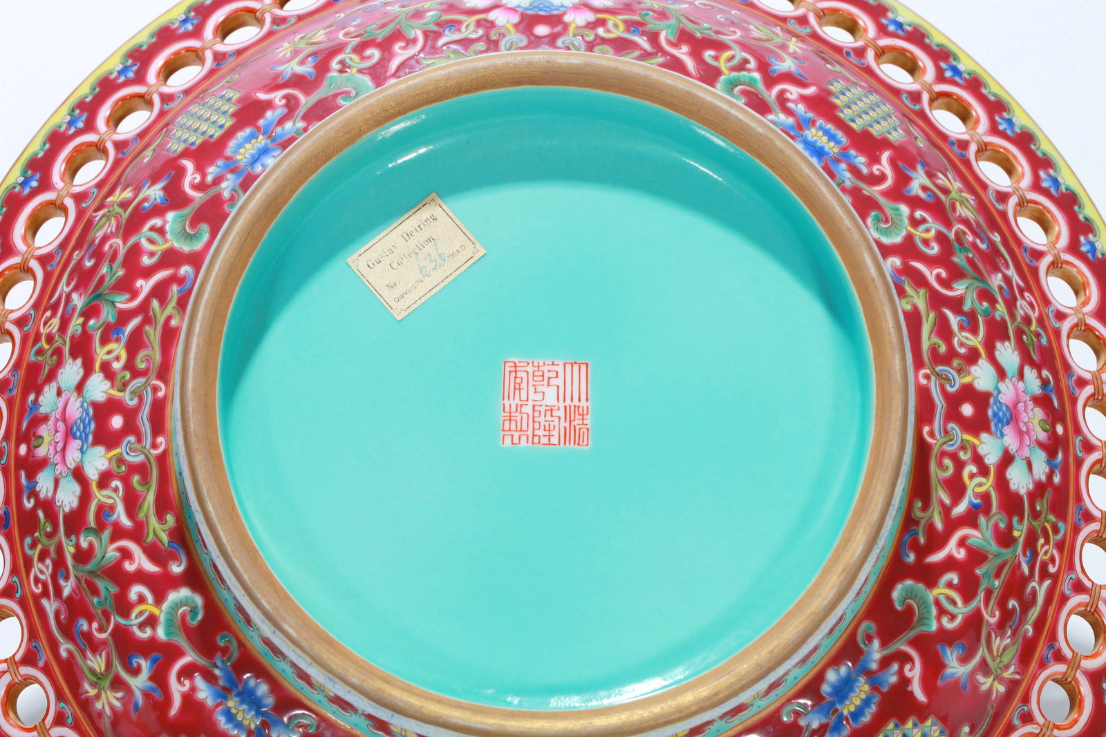 A LARGE ROUGE-GROUND OPENWORK PLATE WITH FLORAL SCROLLS - 7