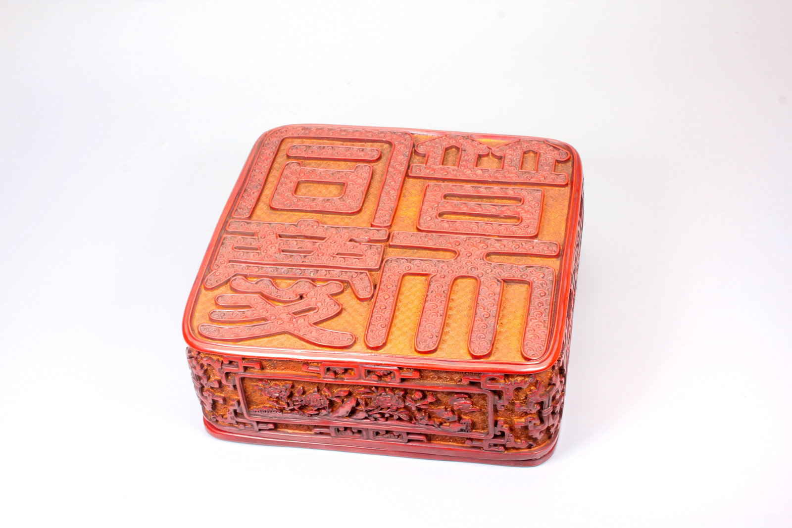 A CARVED LACQUER 'UNIVERSAL CELEBRATION' COVERED BOX: A CARVED LACQUER 'UNIVERSAL CELEBRATION' COVERED BOX Size:Height:8cm,Length:21.3cm,Width:21.2cm