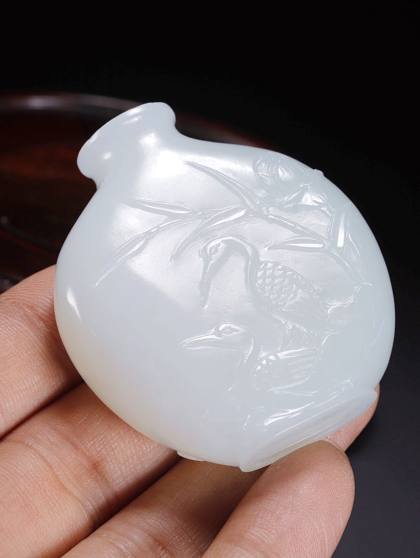 A HETIAN JADE SNUFF BOTTLE - 10