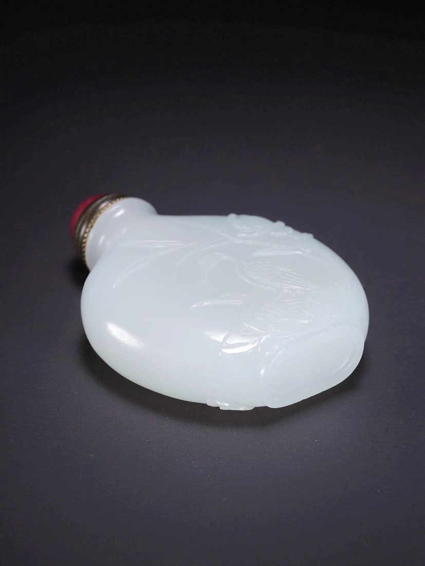 A HETIAN JADE SNUFF BOTTLE - 6