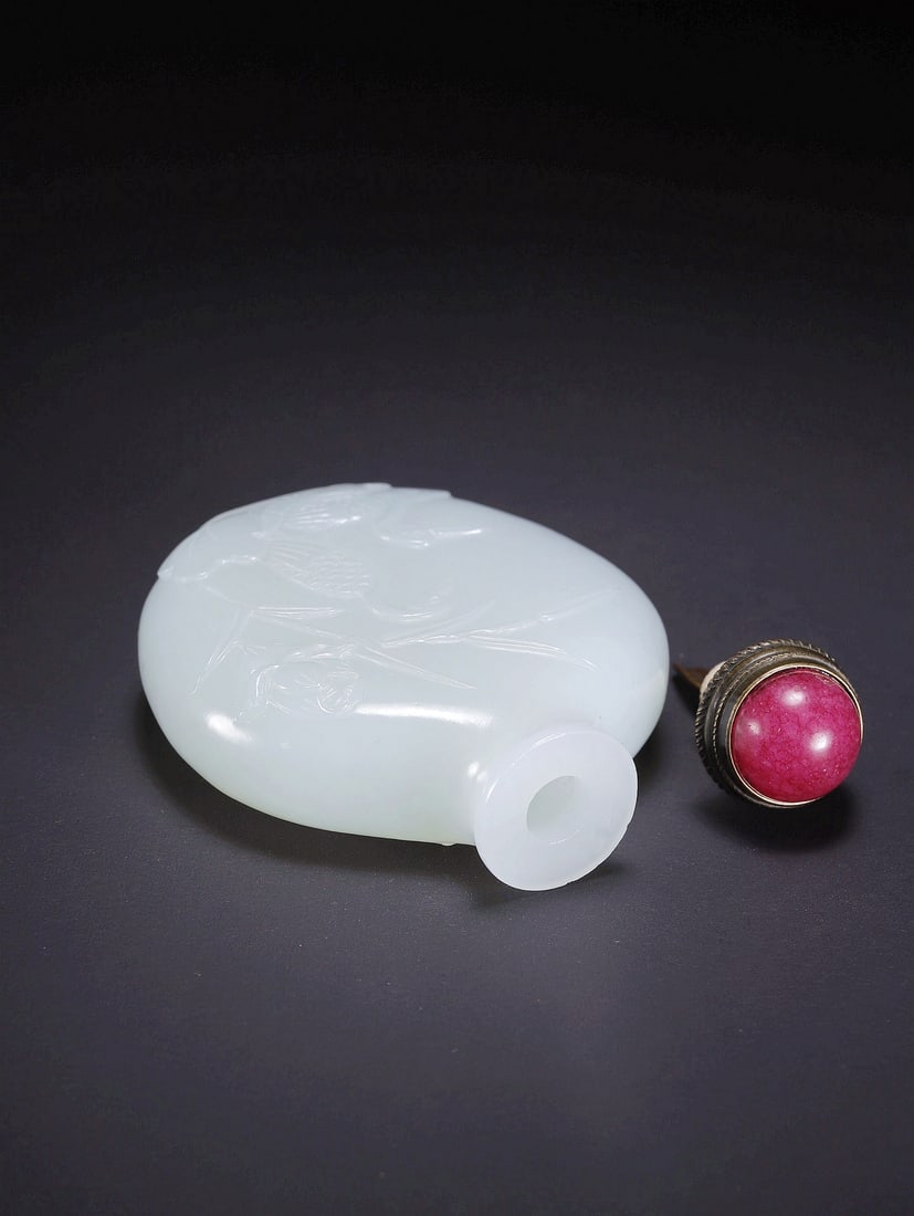 A HETIAN JADE SNUFF BOTTLE - 7