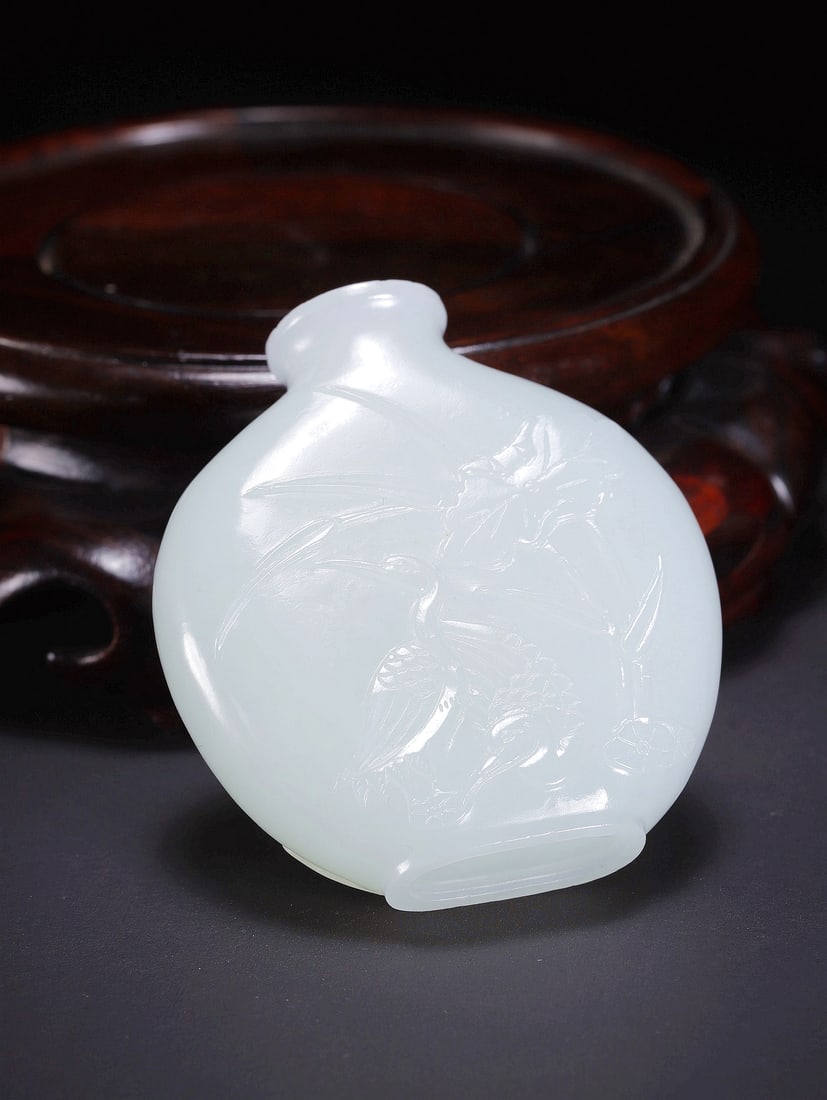 A HETIAN JADE SNUFF BOTTLE - 8