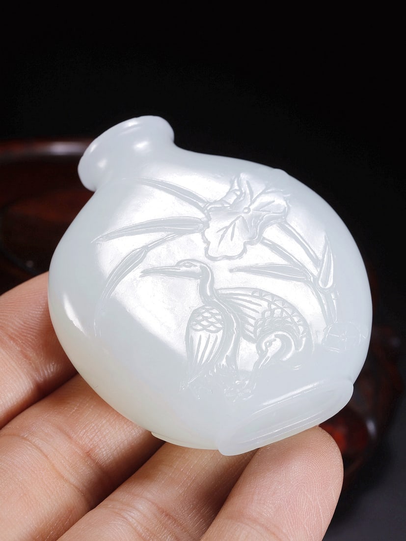 A HETIAN JADE SNUFF BOTTLE - 9
