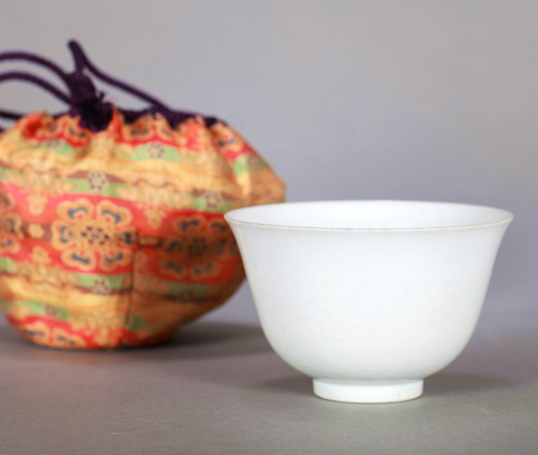 A WHITE-GLAZED ANHUA DRAGON BOWL: A WHITE-GLAZED ANHUA DRAGON BOWL Size:Height:6cm,Diam:9.5cm
