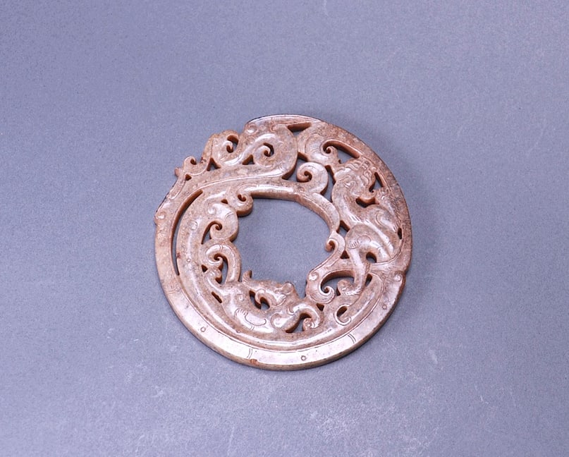 A JADE RING IN DRAGON FORM - 4