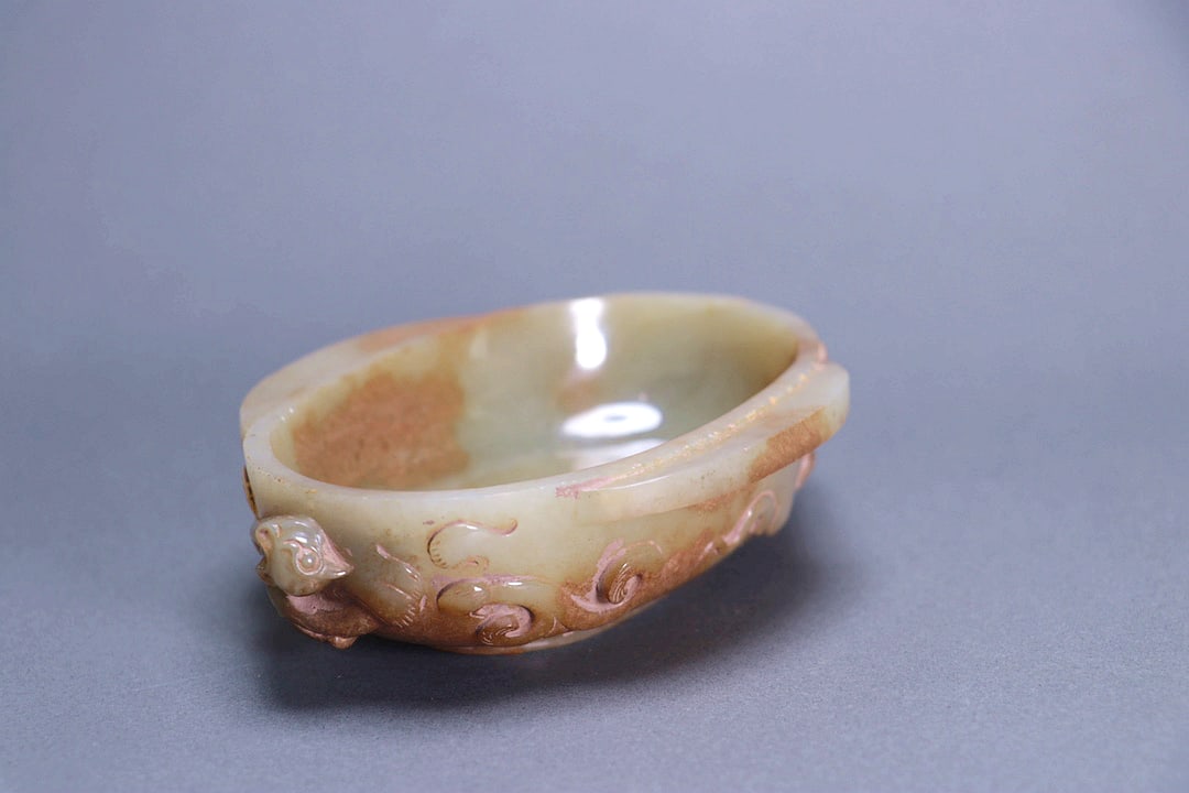 A JADE CUP WITH CHILONG HANDLES - 3