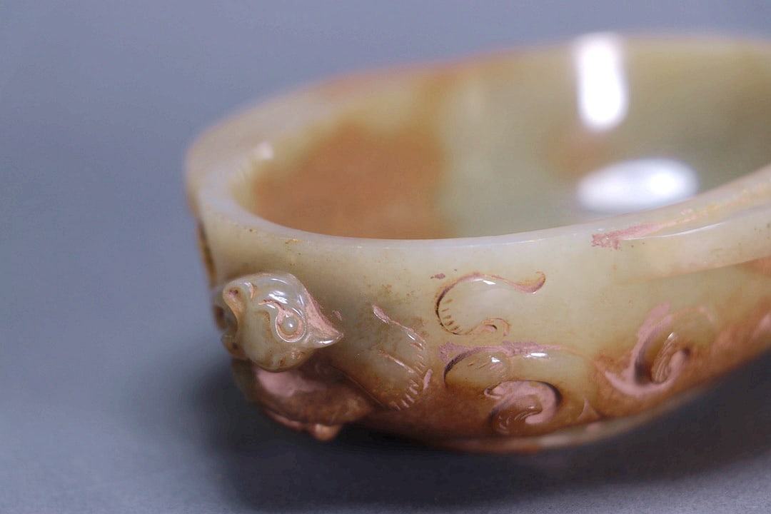 A JADE CUP WITH CHILONG HANDLES - 4