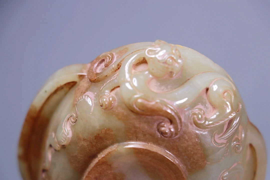 A JADE CUP WITH CHILONG HANDLES - 7