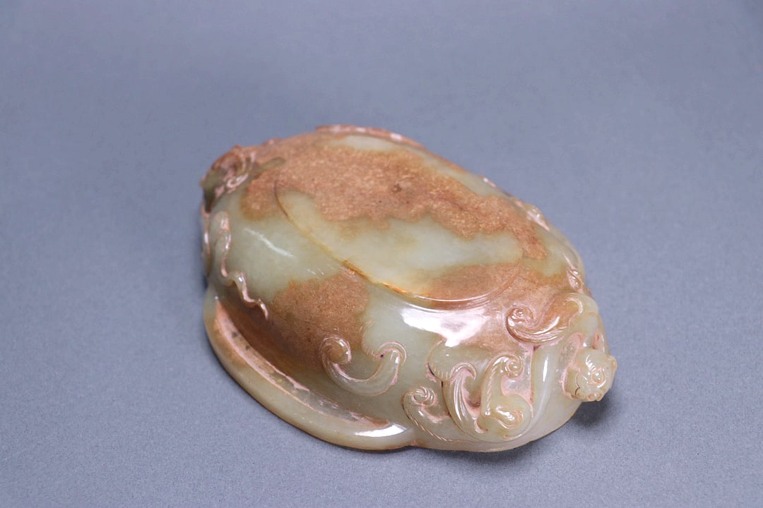 A JADE CUP WITH CHILONG HANDLES - 9
