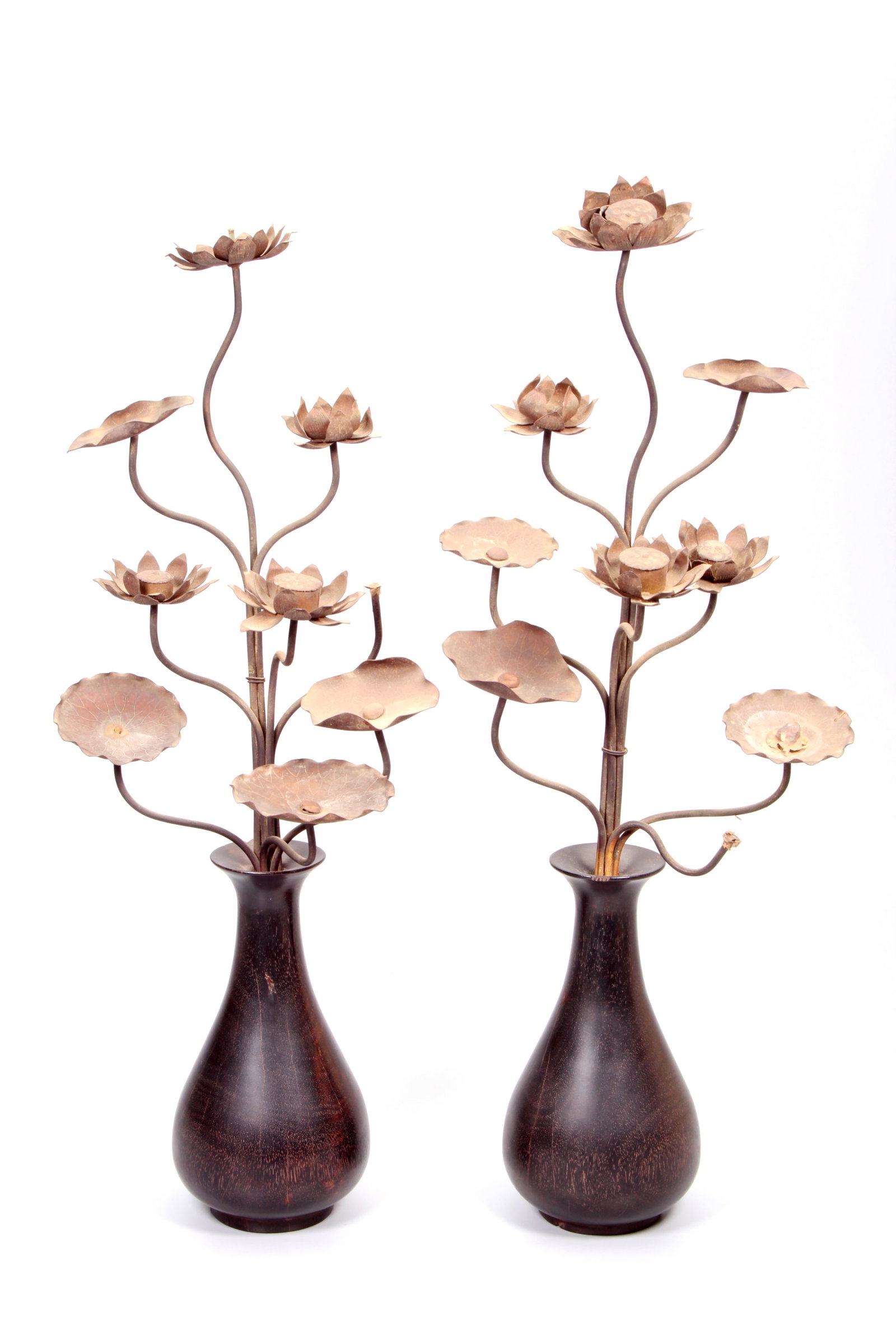 A SET OF BRASS LOTUS: A SET OF BRASS LOTUS Size:1.Height:31.5cm,Width:16cm;2.Height:29cm,Width:15.5cm