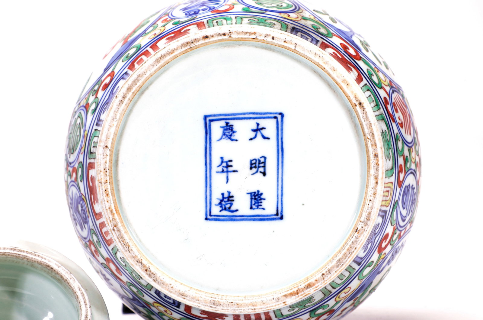 A WUCAI LONGEVITY CHARACTER LARGE JAR - 10