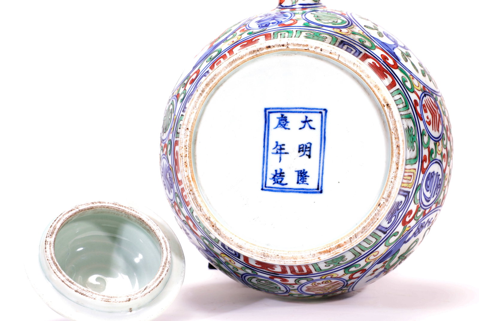 A WUCAI LONGEVITY CHARACTER LARGE JAR - 9