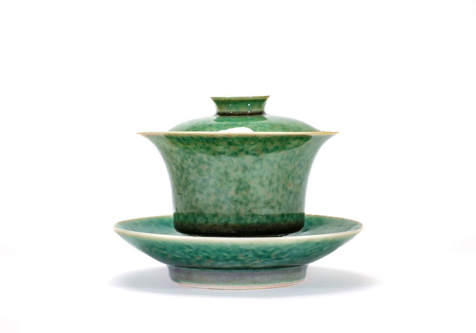 A GREEN GLAZED COVERED BOWL: A GREEN GLAZED COVERED BOWL Size:Width:13cm,Height:9.5cm