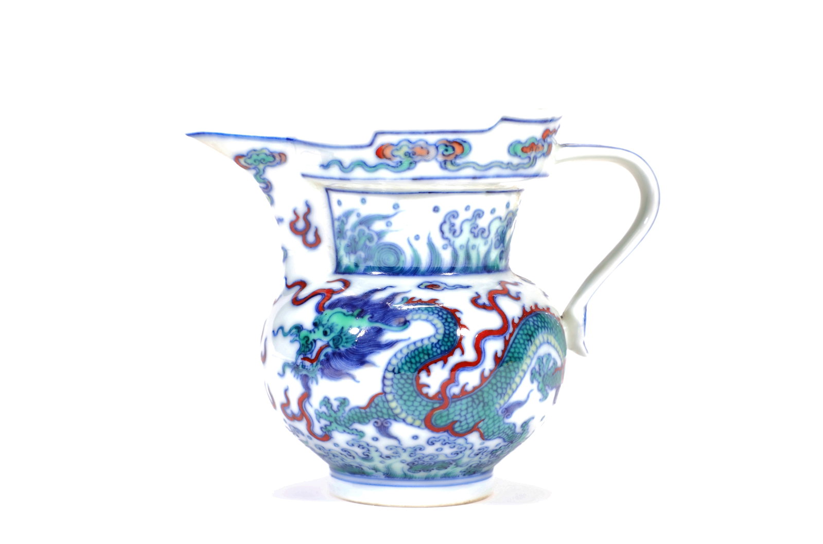 A DOUCAI SEAWATER DRAGON MONK?S CAP EWER: A DOUCAI SEAWATER DRAGON MONK’S CAP EWER Size:Width:12.5cm,Height:9.5cm