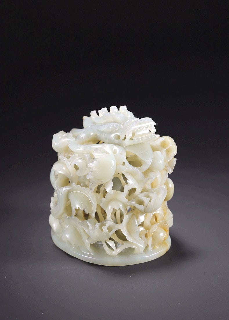 A HETIAN JADE 'DING' KNOB COVER WITH DRAGON MOTIFS: A HETIAN JADE 'DING' KNOB COVER WITH DRAGON MOTIFS Size:8.3*7.3*9.2cm