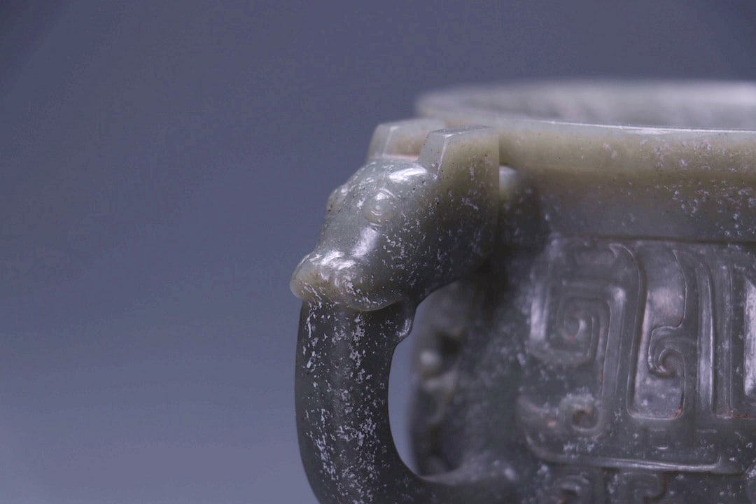A JADE GUI VESSEL - 3