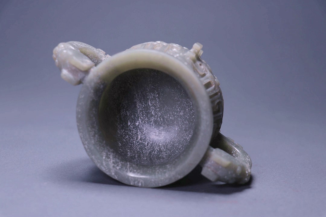 A JADE GUI VESSEL - 8