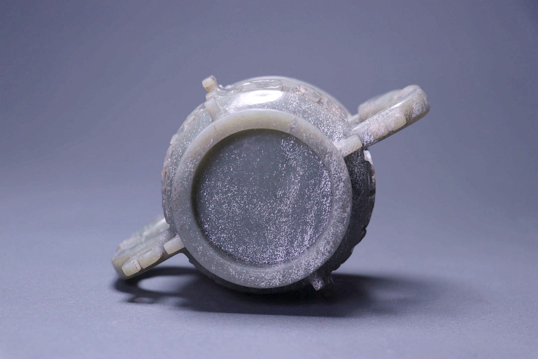A JADE GUI VESSEL - 9