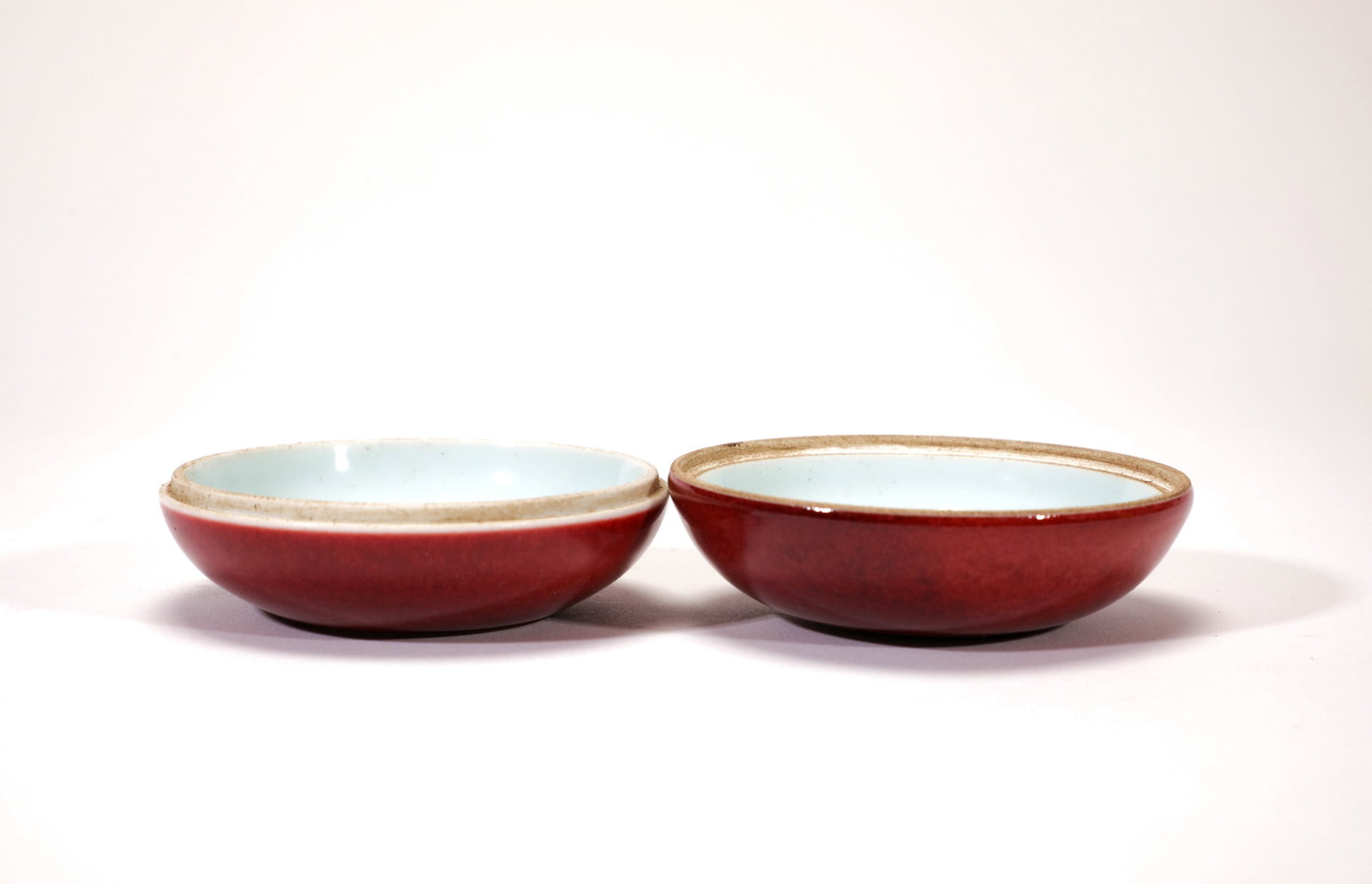 A RED GLAZED POWDER BOX - 5